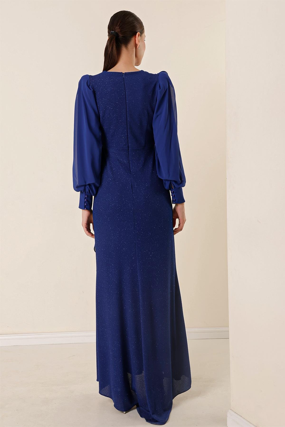 S-23K0190011Beli Taş Aksesuarlı Likralı Şifon Detaylı Astarlı Uzun Simli Geniş Beden Aralıklı Elbise