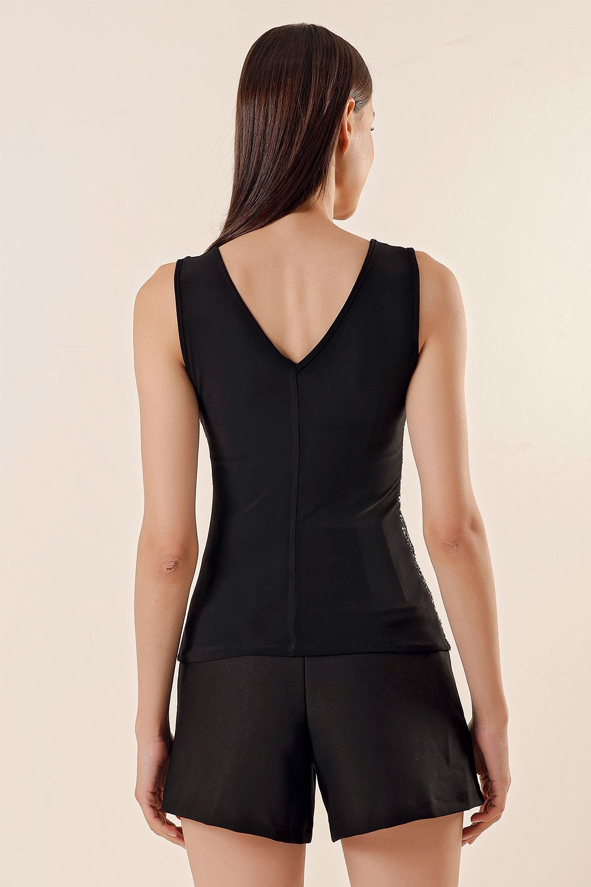 S-23K0190023V-Neck Sleeveless Sequin Blouse