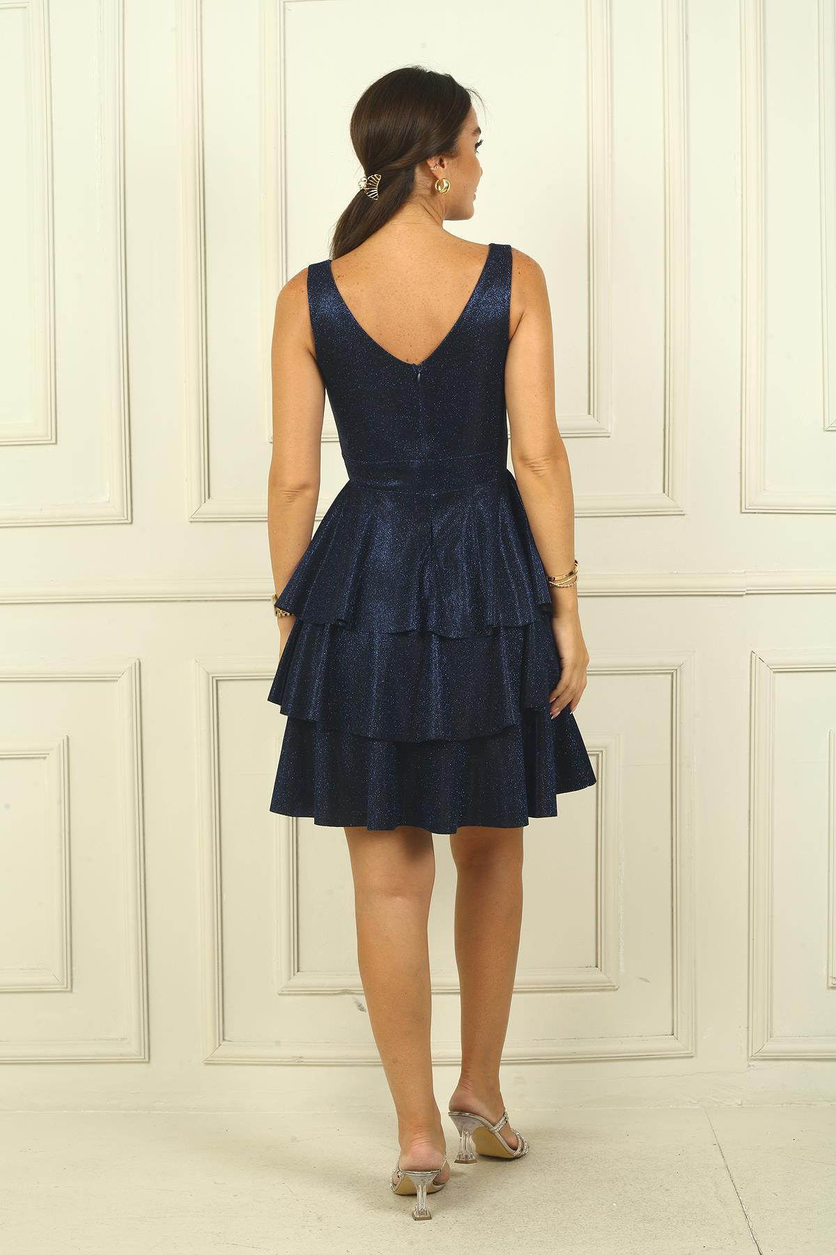 S-23K0230024Ön Arka V Yaka Simli Katlı Elbise