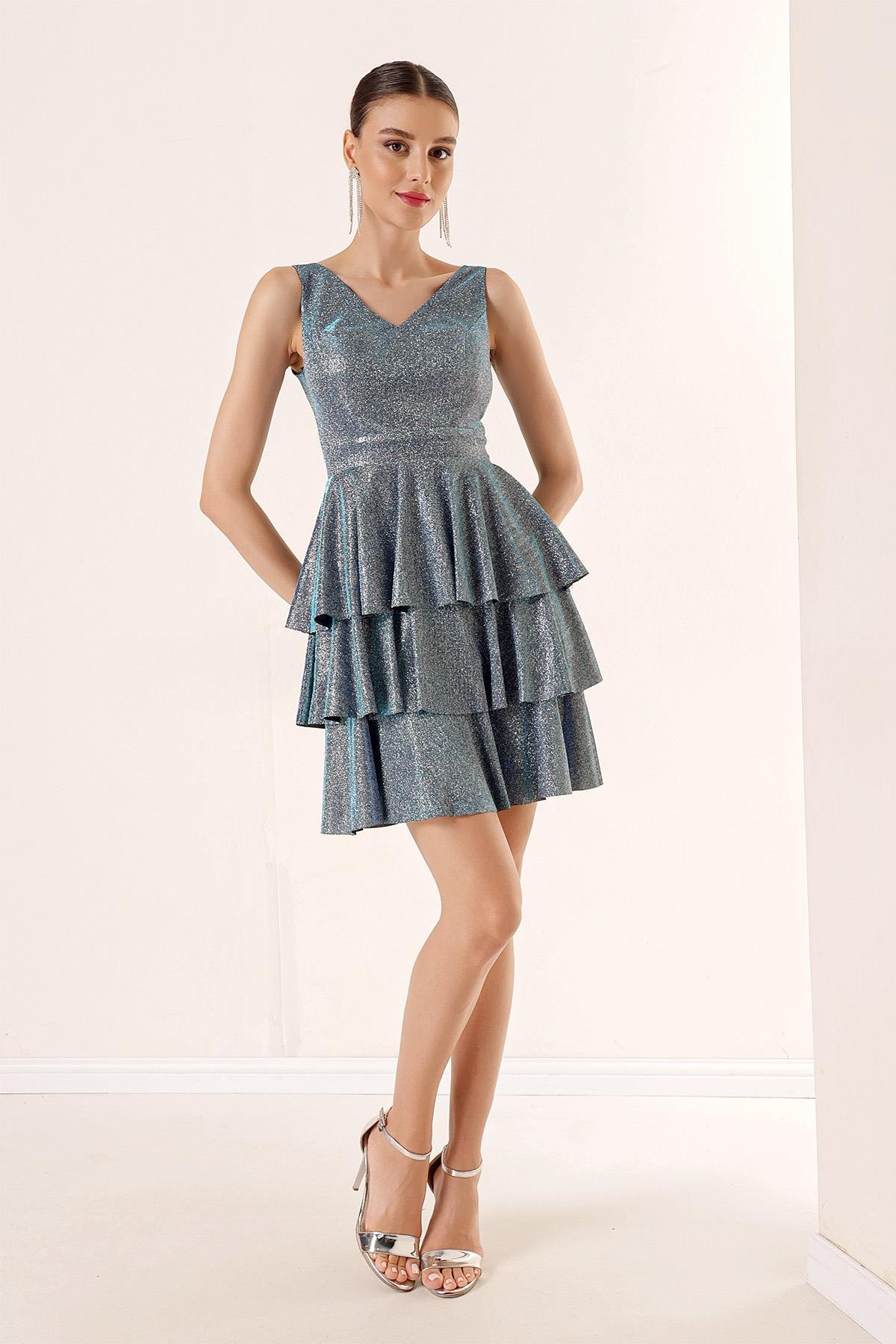 S-23K0230024Ön Arka V Yaka Simli Katlı Elbise