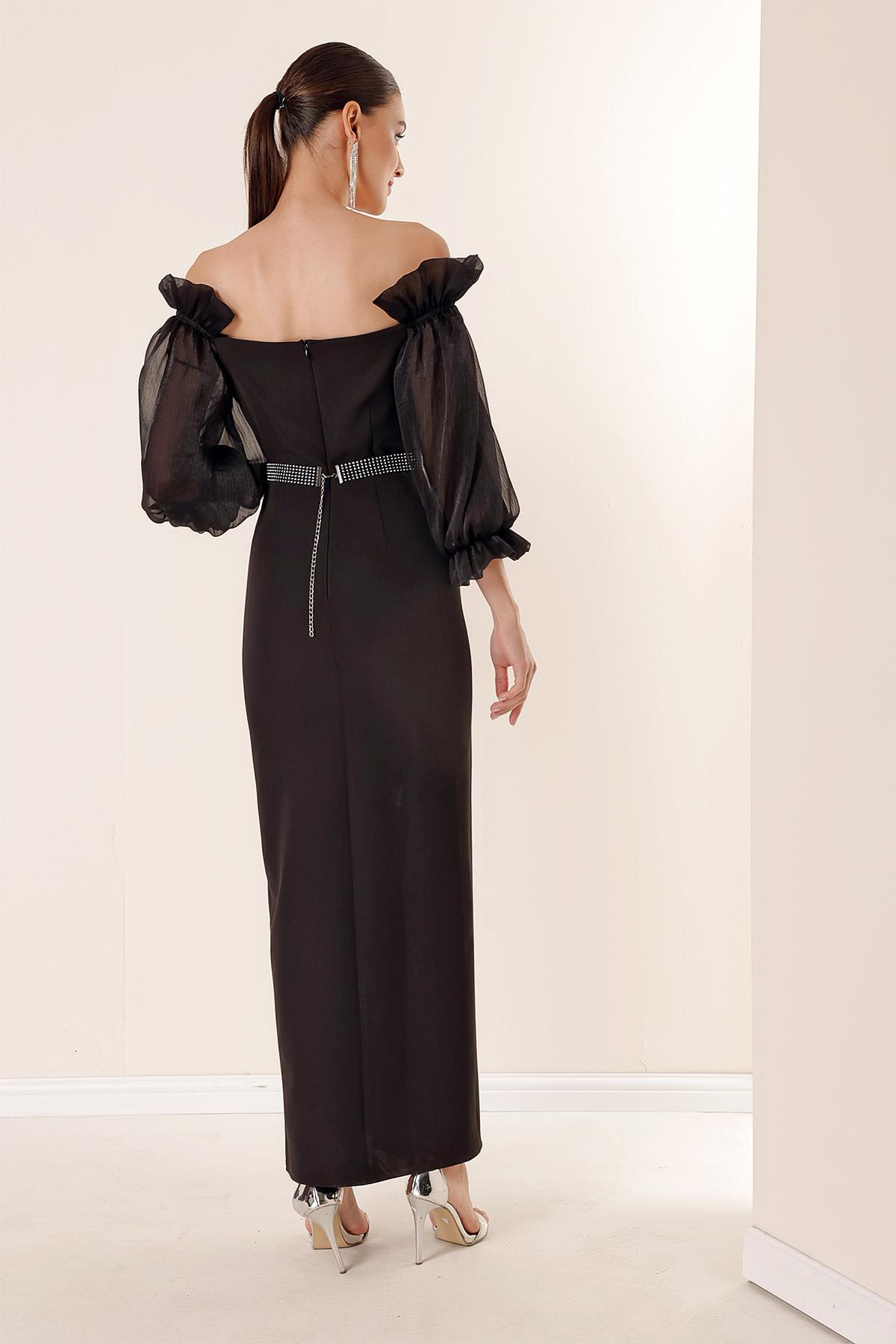 S-23K0230027Kare Yaka Kolları Organze Önü Yırtmaçlı Beli Kemerli Uzun Elbise