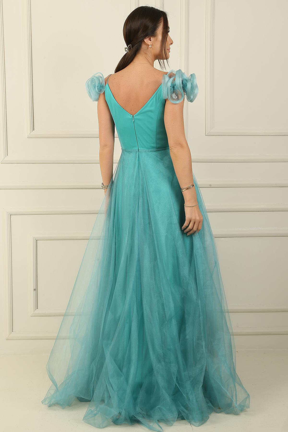 S-23K0490026Front and back V-neck, tie strap, drop Sleeve, detailed with stone Front, lined, long Tulle Dress