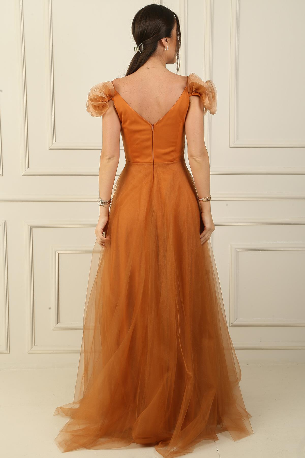 S-23K0490026Front and back V-neck, tie strap, drop Sleeve, detailed with stone Front, lined, long Tulle Dress