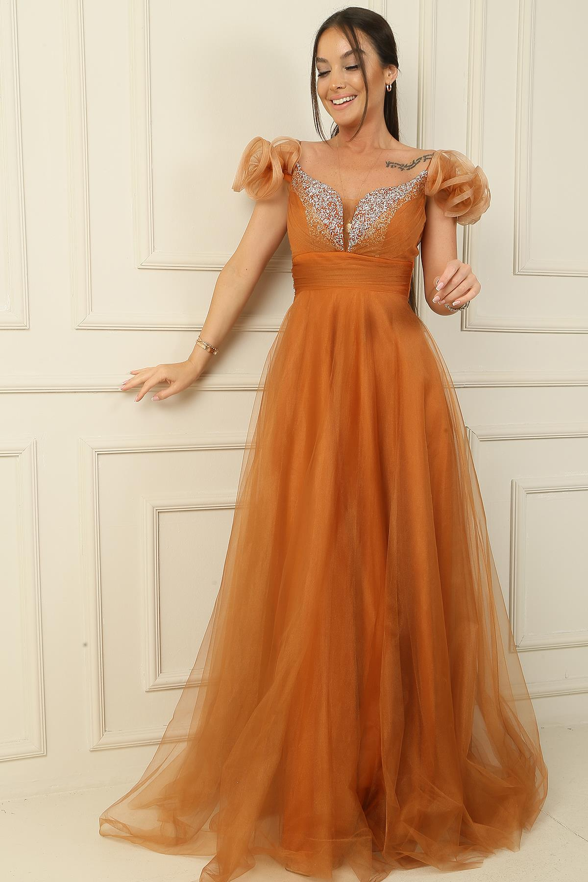 S-23K0490026Front and back V-neck, tie strap, drop Sleeve, detailed with stone Front, lined, long Tulle Dress