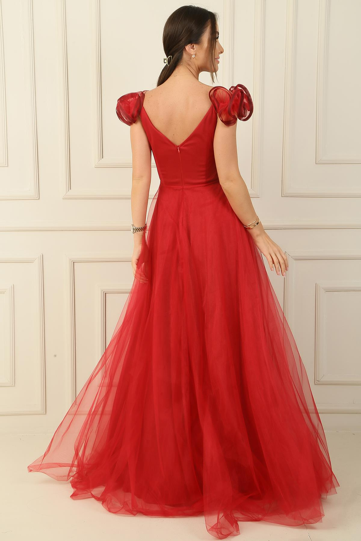 S-23K0490026Front and back V-neck, tie strap, drop Sleeve, detailed with stone Front, lined, long Tulle Dress