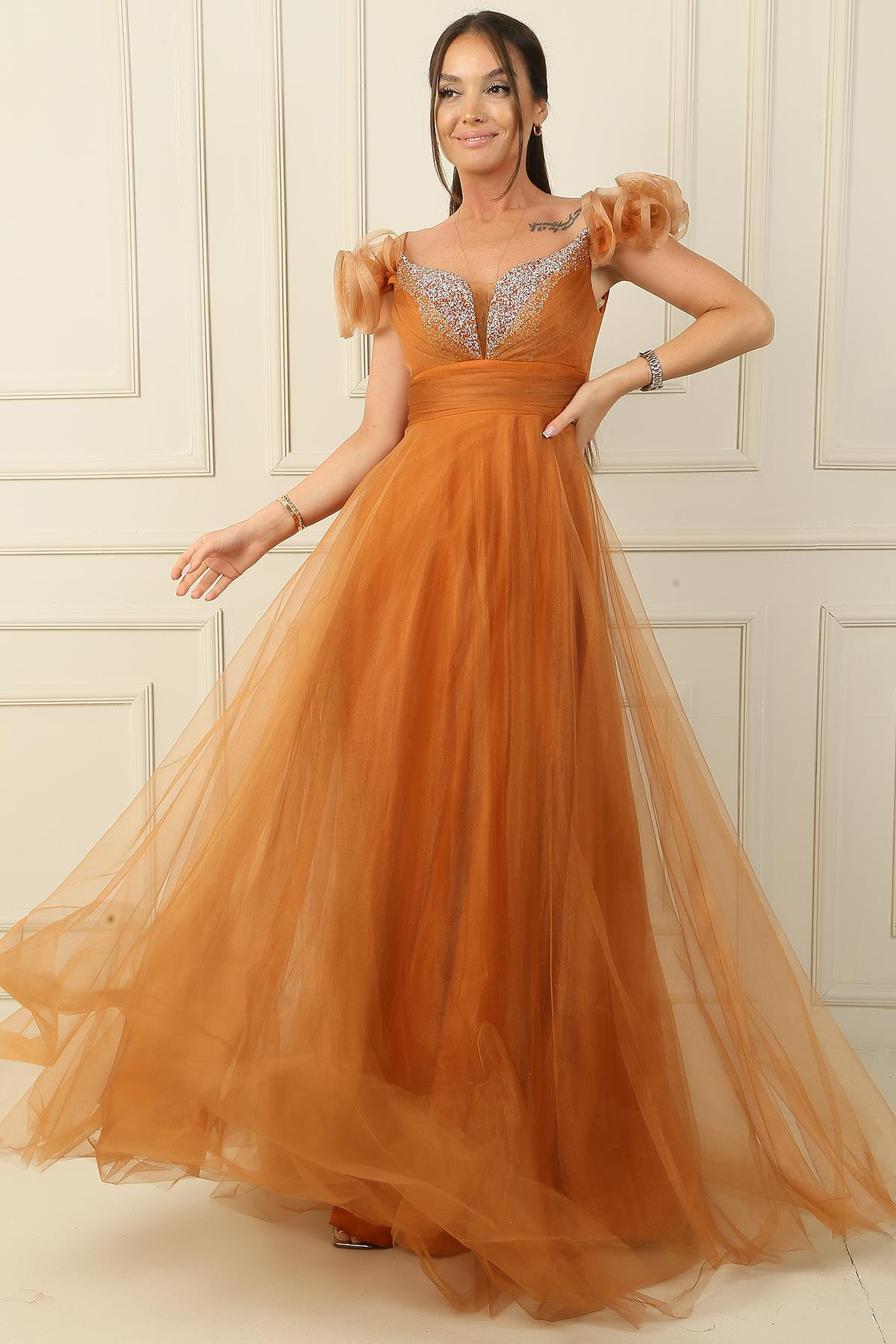 S-23K0490026Front and back V-neck, tie strap, drop Sleeve, detailed with stone Front, lined, long Tulle Dress