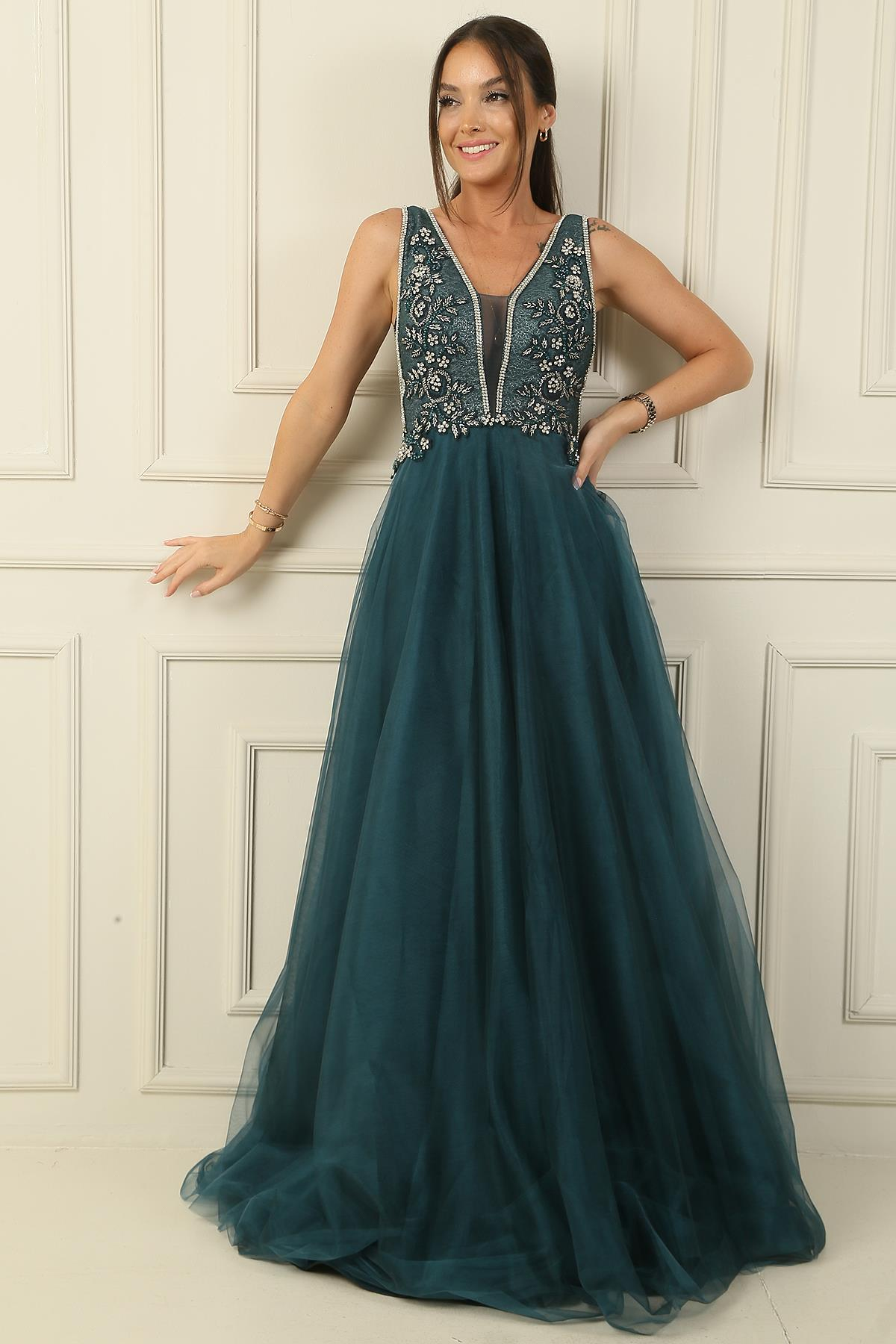 S-23K0490027Taş Ve Boncuk İşlemeli Astarlı Uzun Tül Elbise