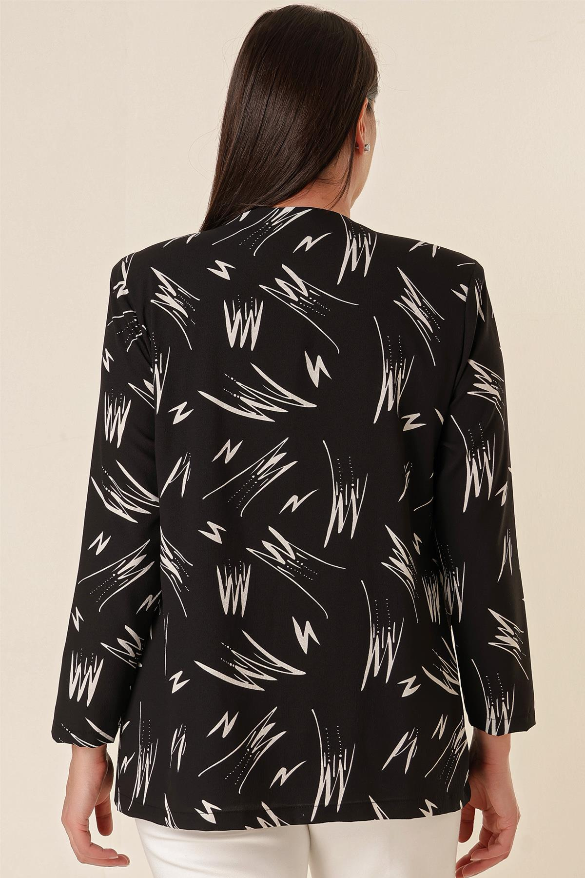 S-23K0520006İçi Likralı Atletli Sahte Cepli Desenli Büyük Beden Krep Ceket