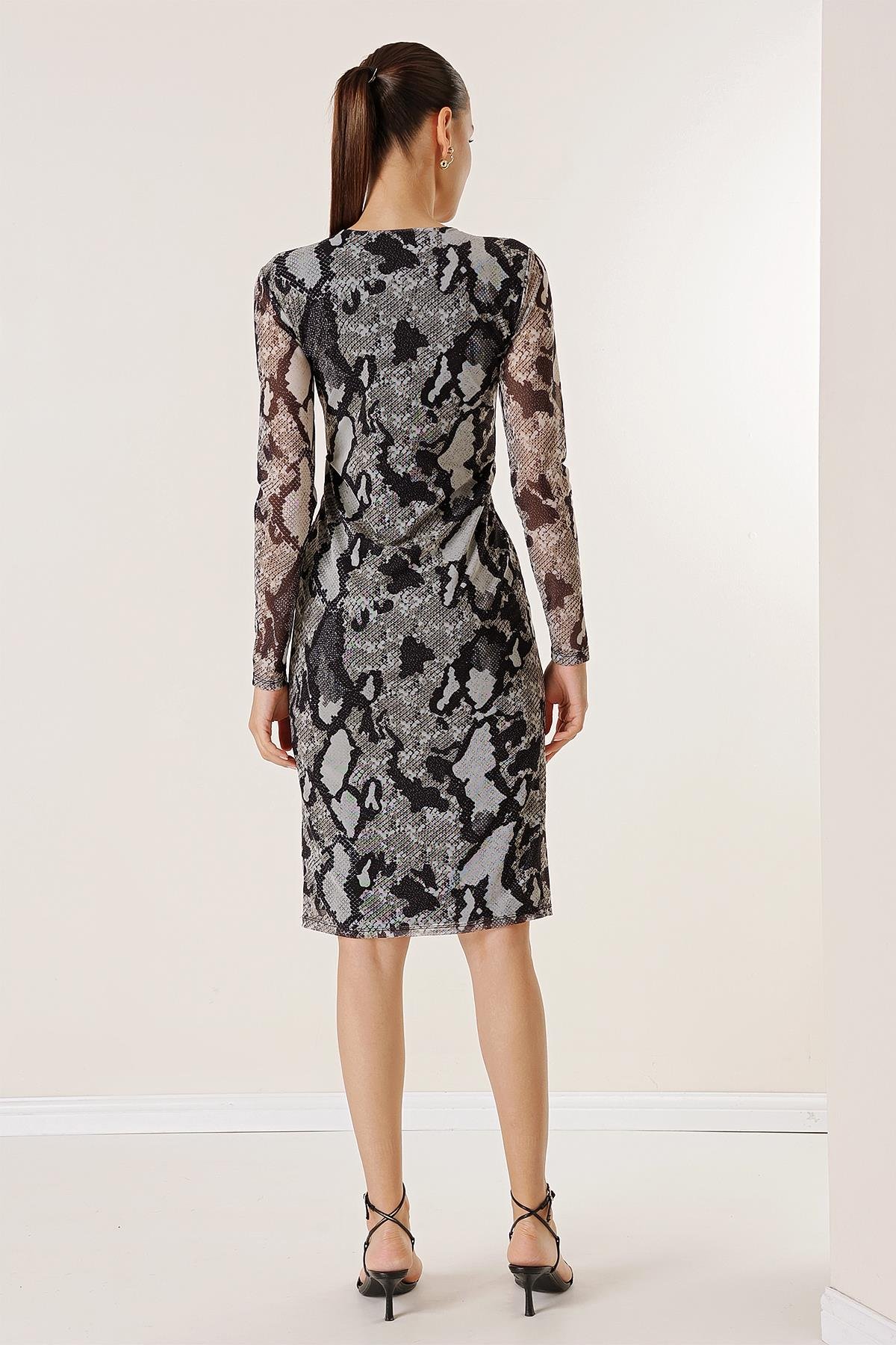 S-23K0840036Dress with knot detail in front and snake skin patterned tulle-lined