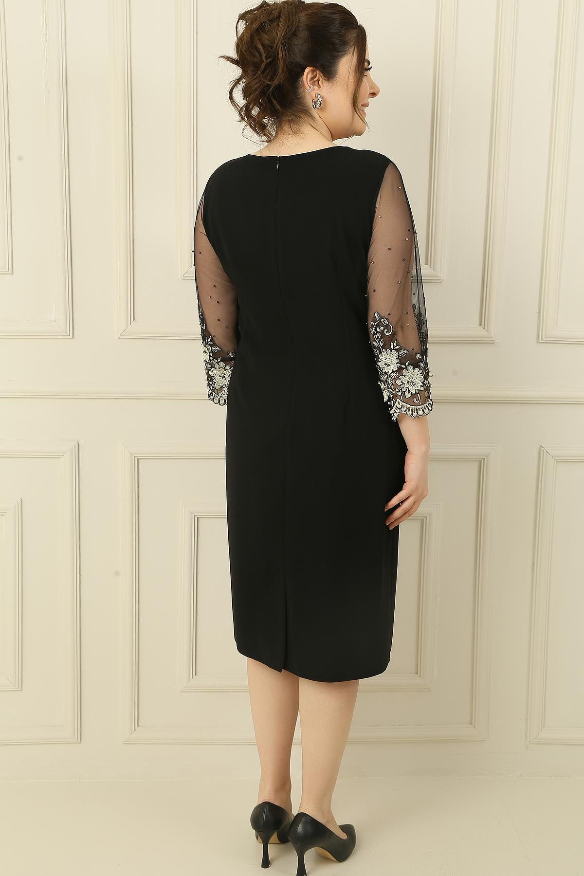 S-23K0910032Embroidered Tulle Dress With Beading And Sleeves Lined With Oversized Flowers