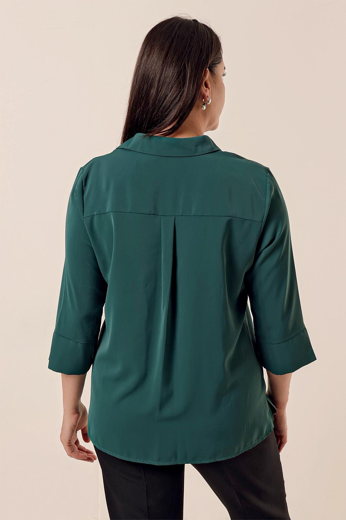S-23K1040026Polo Neck Quarter Sleeve Plus Size Blouse Brooch