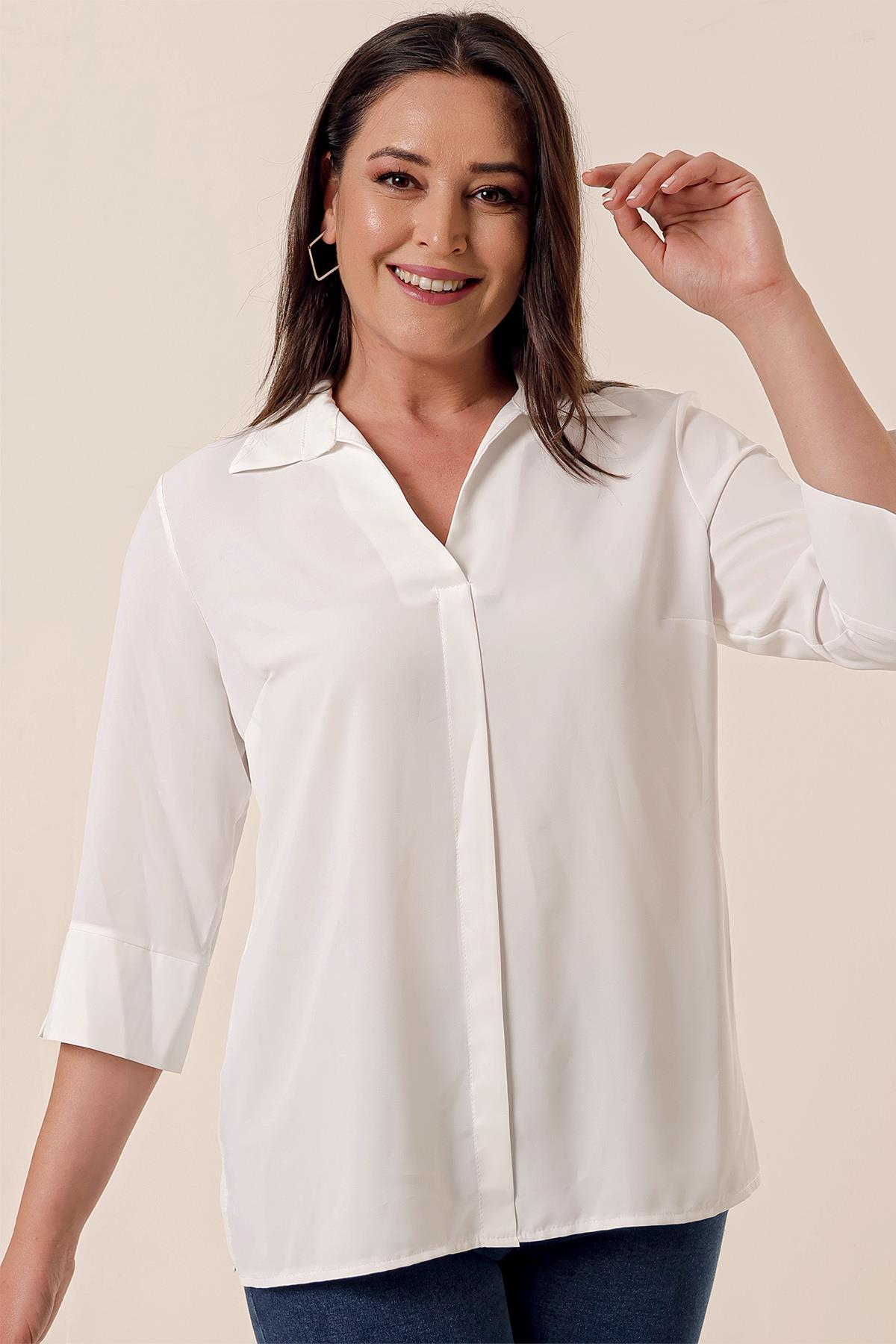 S-23K1040026Polo Neck Quarter Sleeve Plus Size Blouse Brooch