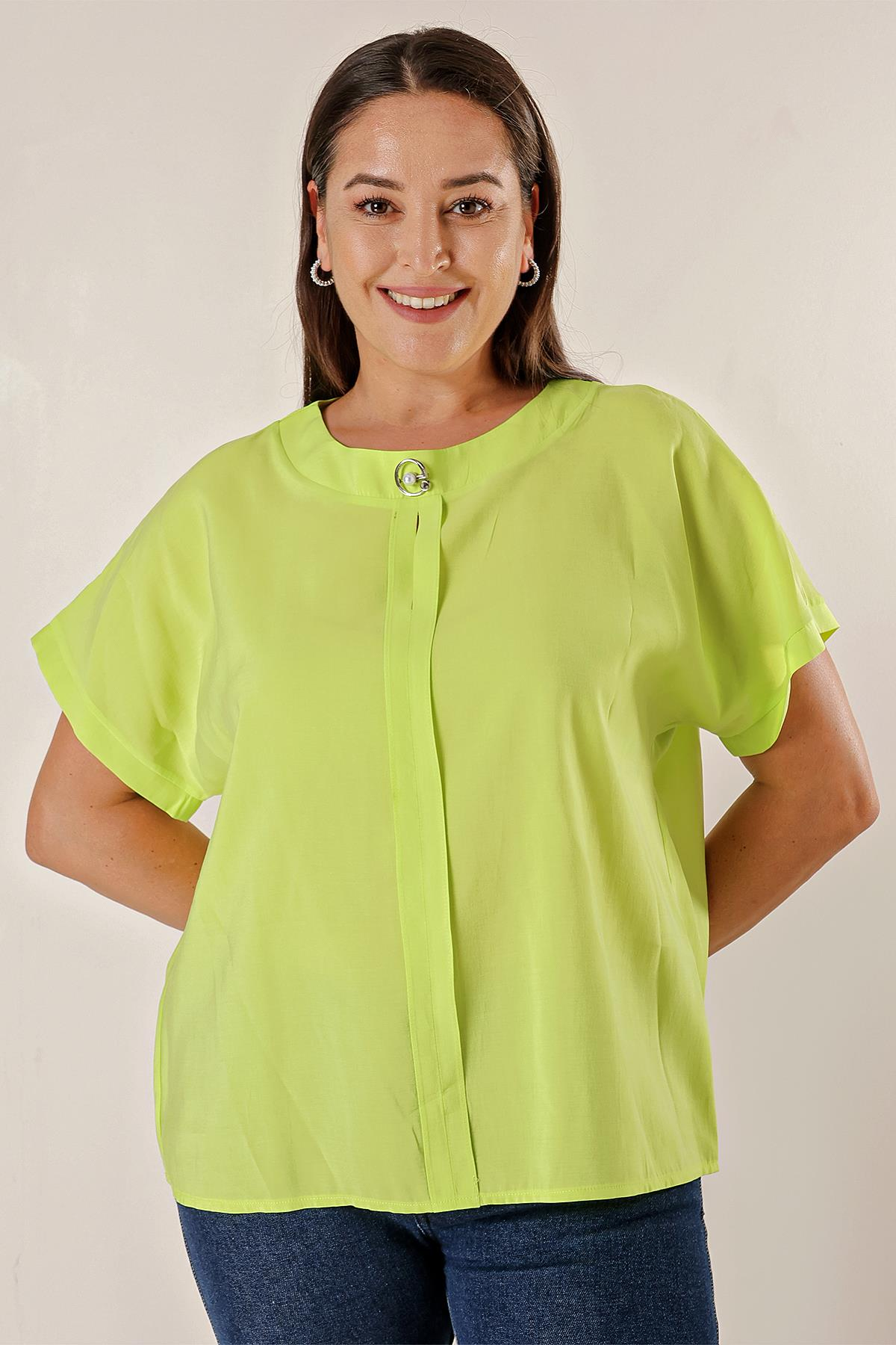 S-23K1040048Brooch chiffon plus size blouse with Detailed collar, front button closure and short Batwing Sleeves