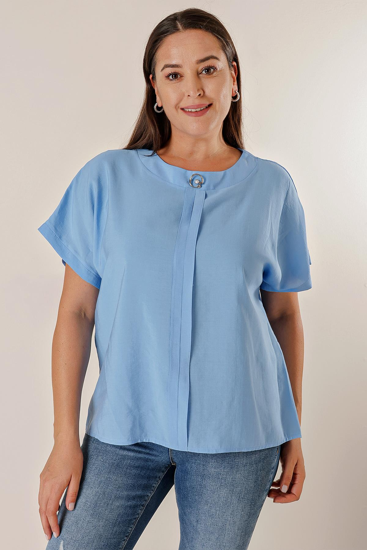 S-23K1040048Brooch chiffon plus size blouse with Detailed collar, front button closure and short Batwing Sleeves