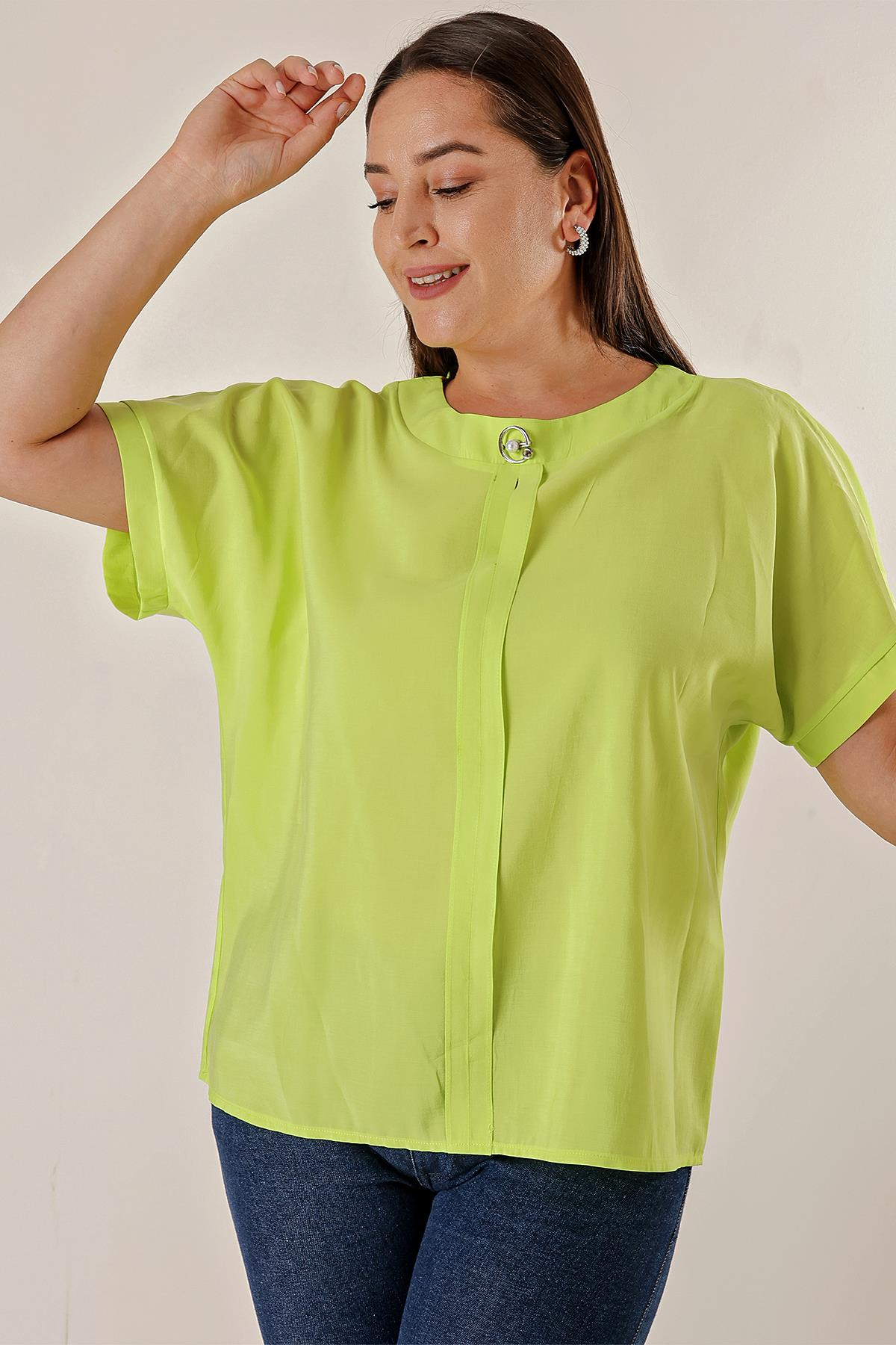 S-23K1040048Brooch chiffon plus size blouse with Detailed collar, front button closure and short Batwing Sleeves