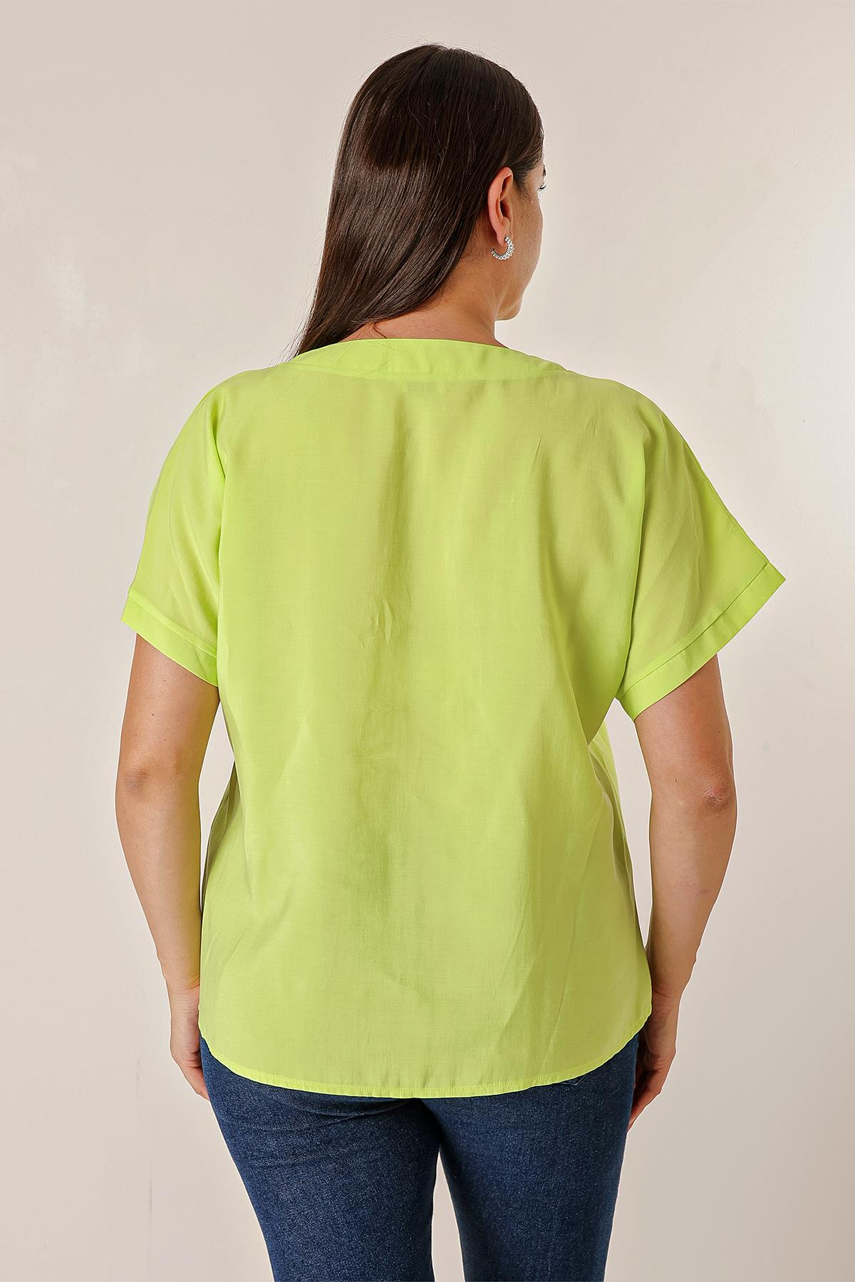 S-23K1040048Brooch chiffon plus size blouse with Detailed collar, front button closure and short Batwing Sleeves