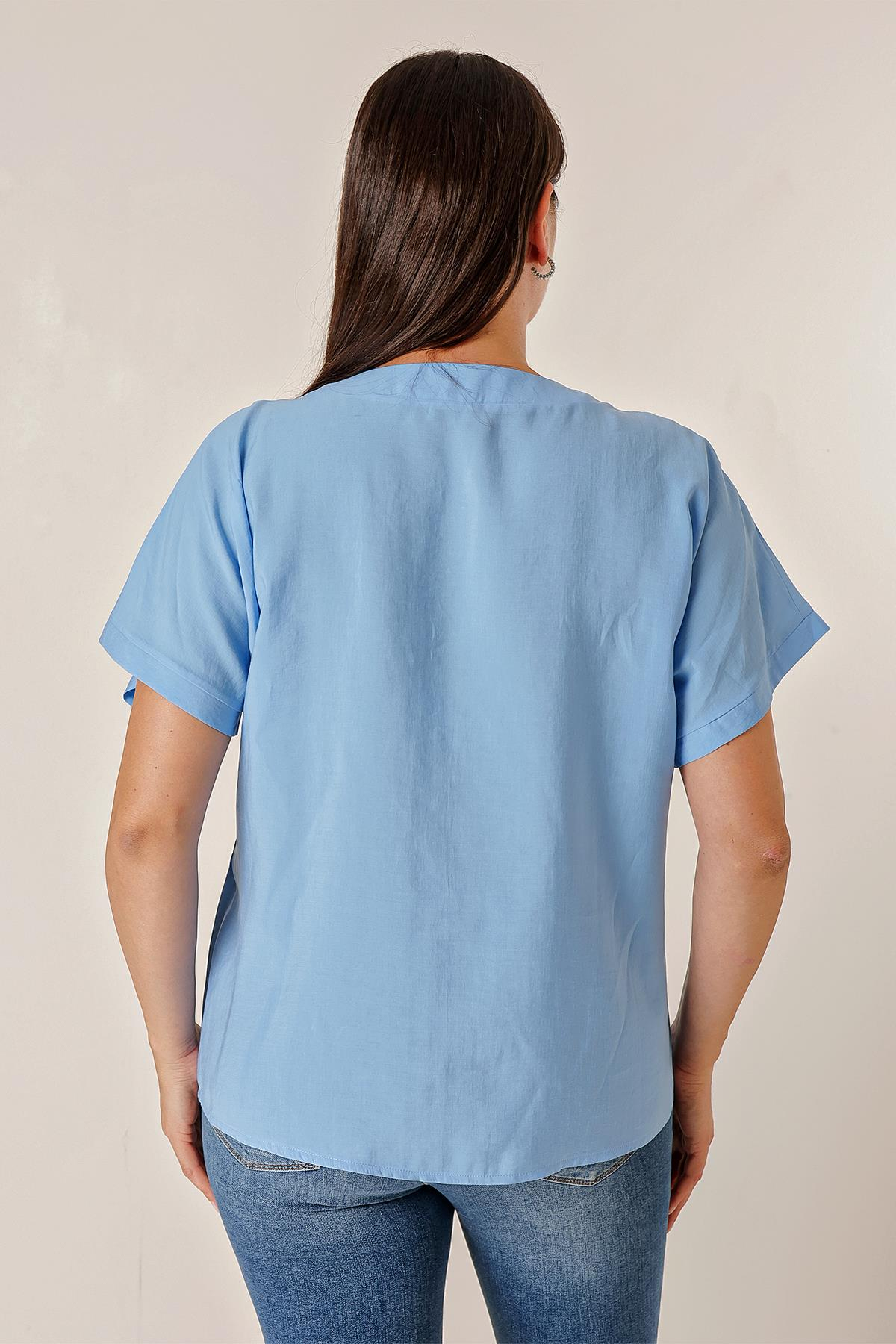 S-23K1040048Brooch chiffon plus size blouse with Detailed collar, front button closure and short Batwing Sleeves