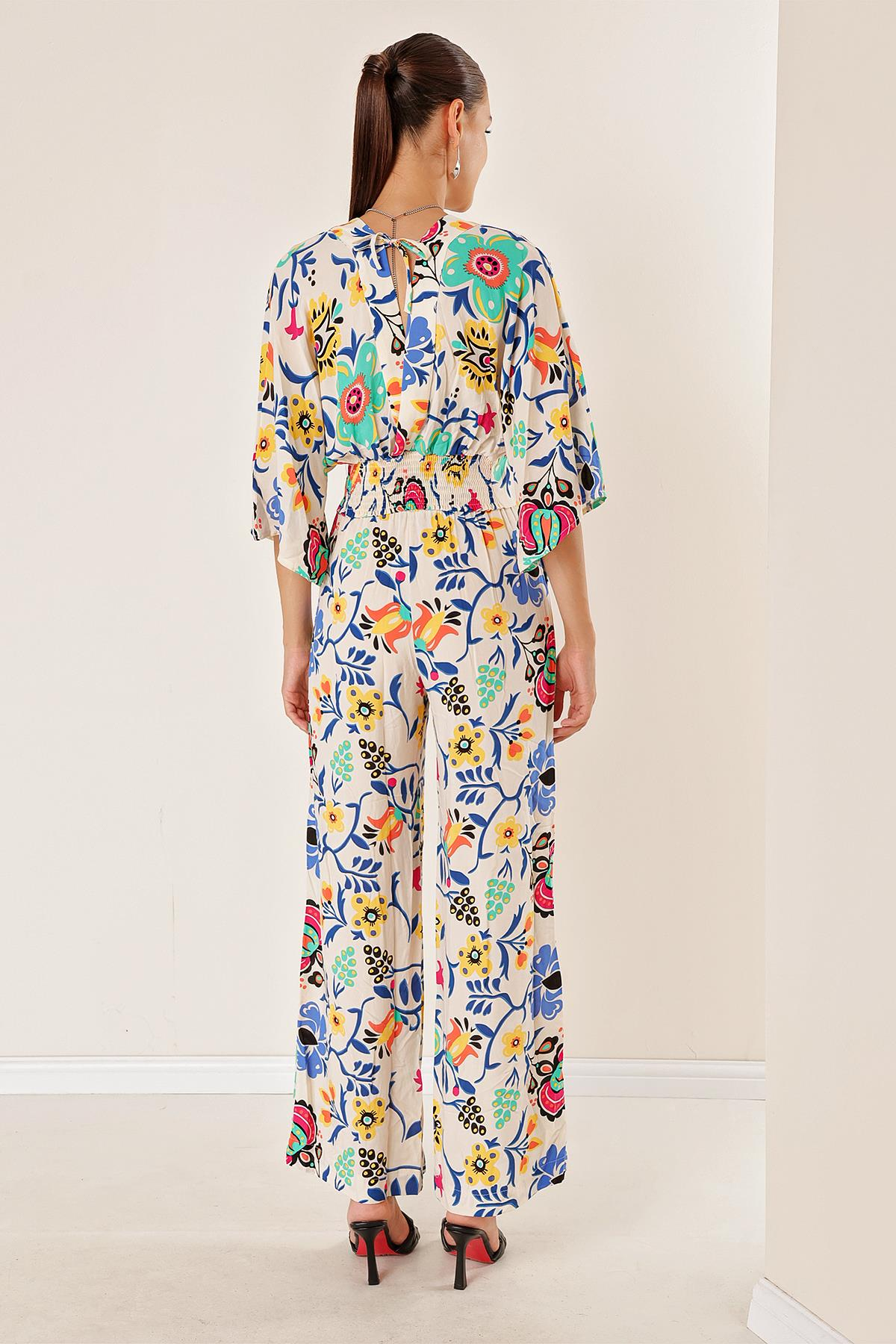 S-23K1520068Palazzo Pants Elastic Waist Pocketed Front Back V-Neck Crop Floral Two-Piece Set