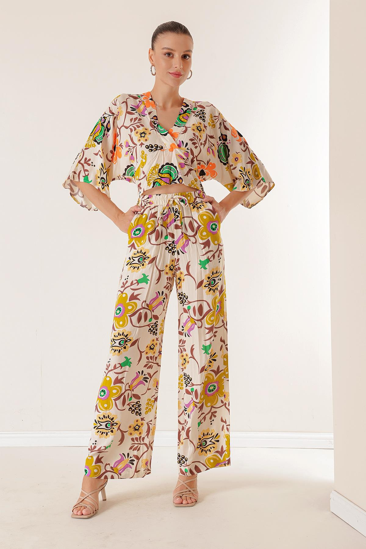 S-23K1520068Palazzo Pants Elastic Waist Pocketed Front Back V-Neck Crop Floral Two-Piece Set