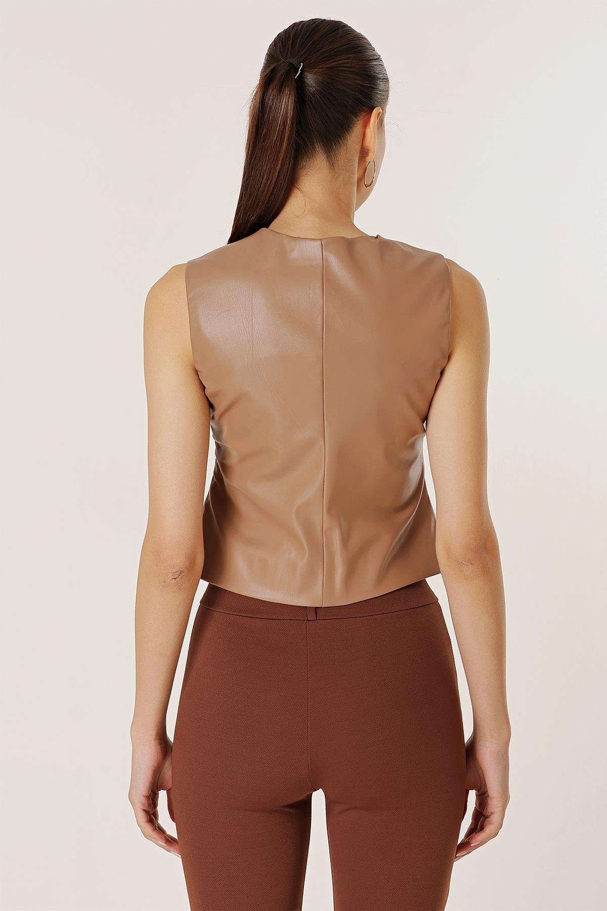 S-23K1520082Önü Düğmeli Cepli Astarlı Deri Yelek