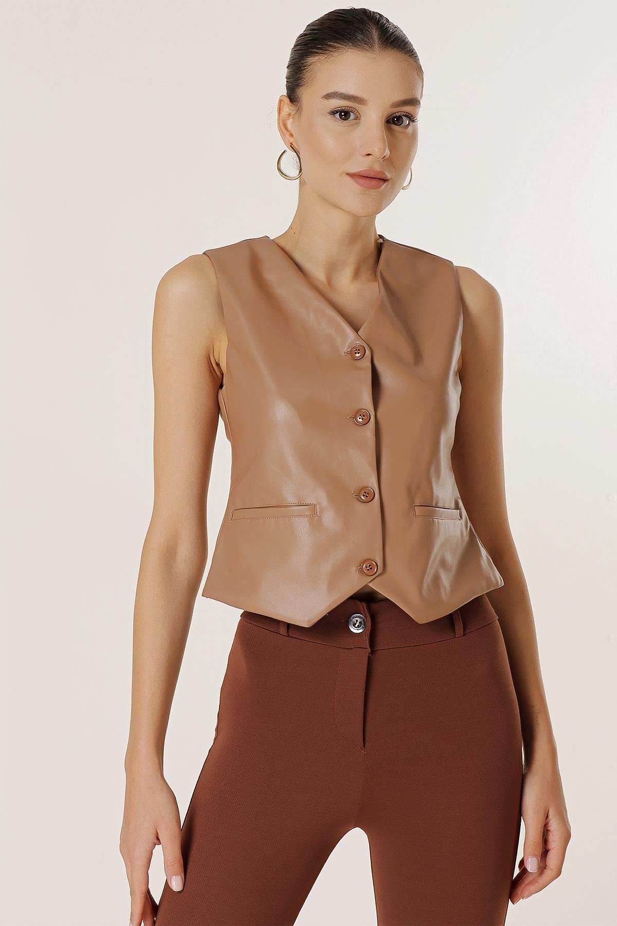 S-23K1520082Önü Düğmeli Cepli Astarlı Deri Yelek