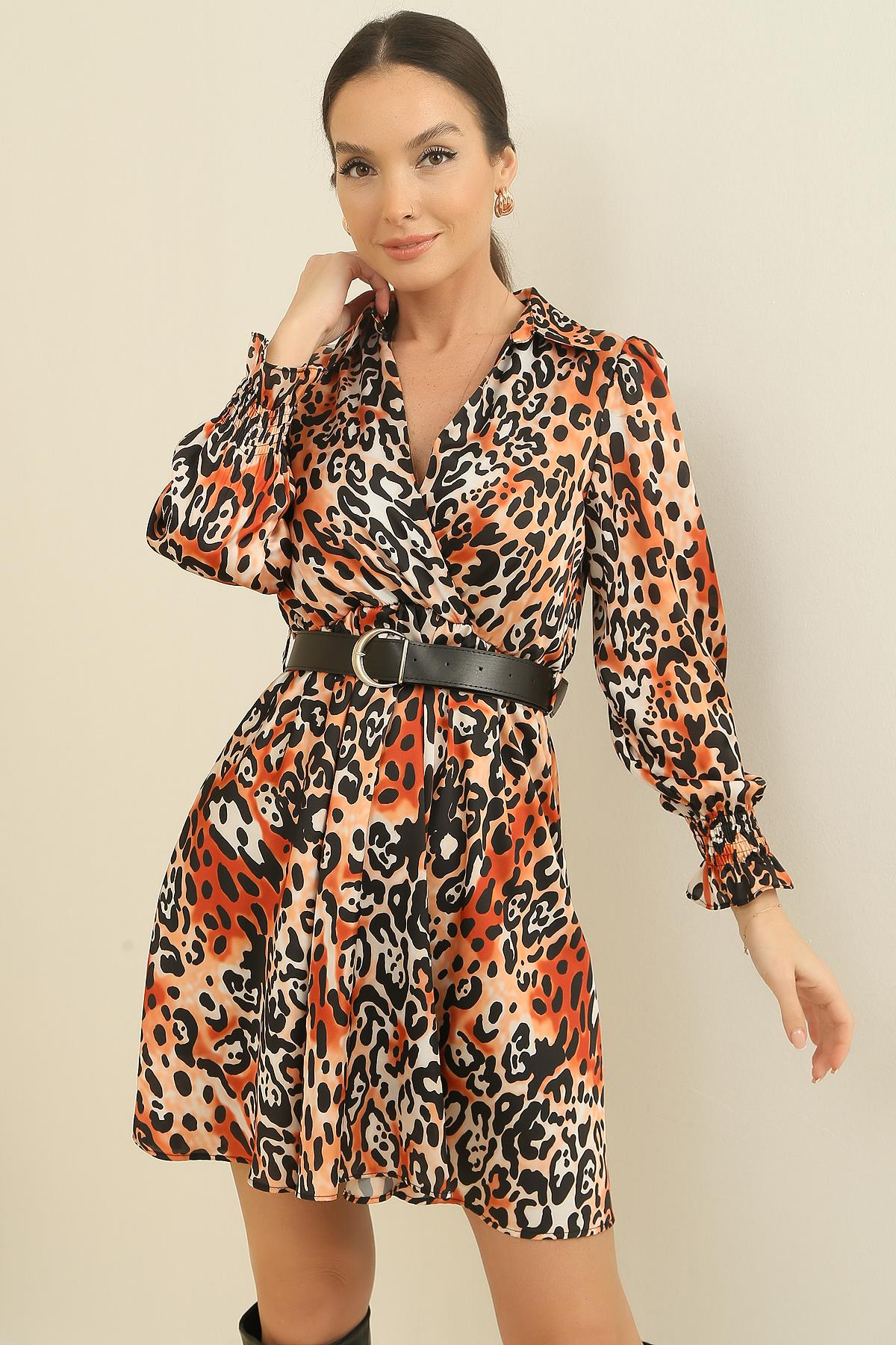 S-23K1520116Double-Breasted Waist Coated Arched Polo Collar Leopard-Print Satin Dress