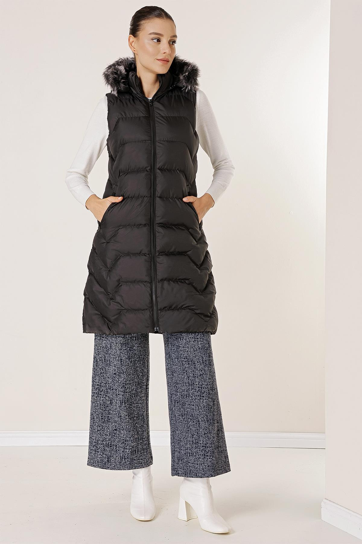 S-23K2060071Kürklü Seyyar Kapüşonlu Yandan Cepli Astarlı Fermuarlı Şişme Yelek