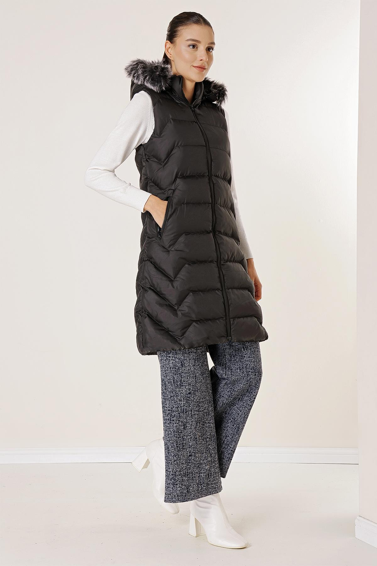 S-23K2060071Kürklü Seyyar Kapüşonlu Yandan Cepli Astarlı Fermuarlı Şişme Yelek