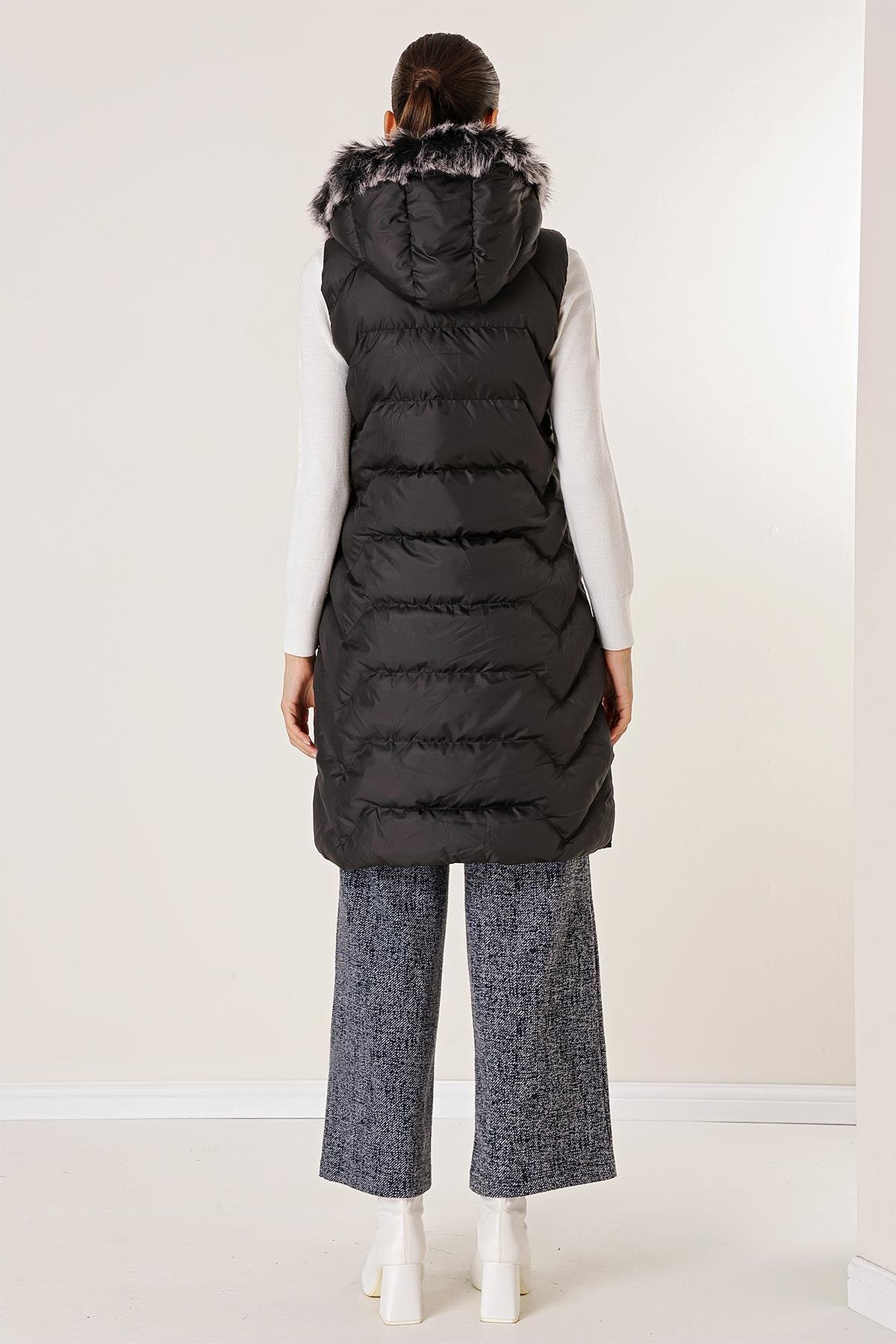 S-23K2060071Kürklü Seyyar Kapüşonlu Yandan Cepli Astarlı Fermuarlı Şişme Yelek