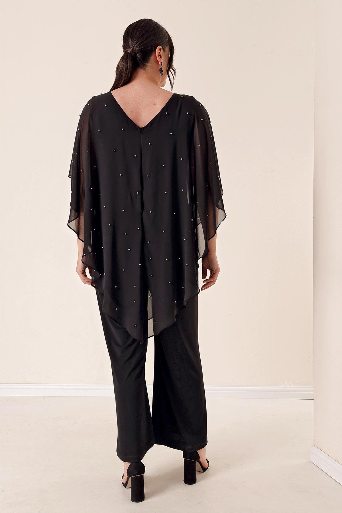 S-23K3050005Ön Arka V Yaka Üstü İnci Detaylı Şifon Likralı Büyük Beden Tulum