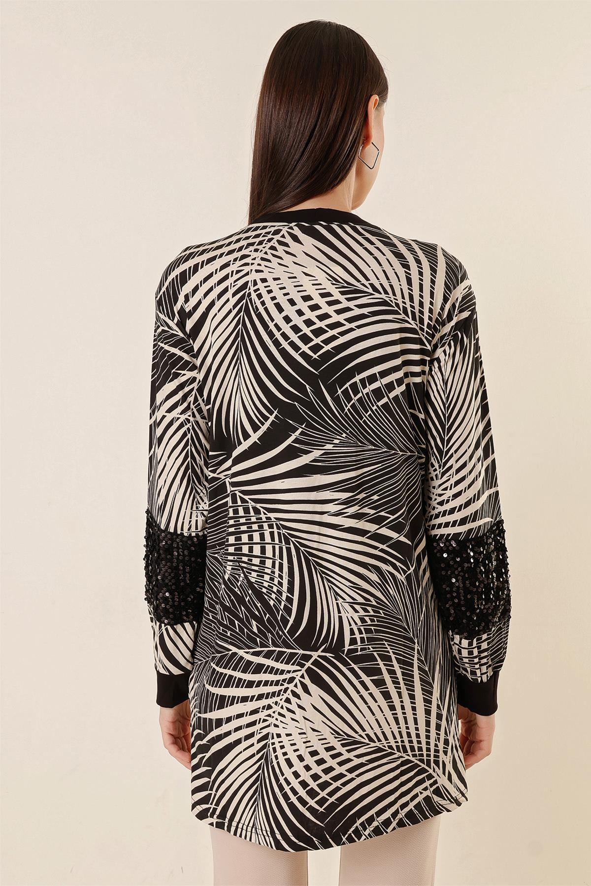 S-23K3160005Leaf Patterned Cardigan with Ruched details and Pockets, made of lycra