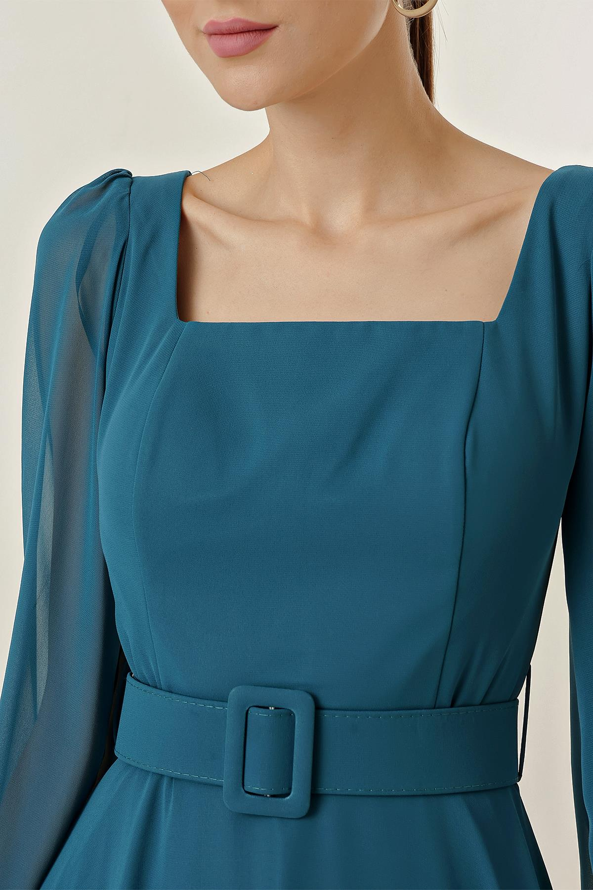 S-23K3630001Kare Yaka Beli Kemerli Astarlı Şifon Uzun Abiye