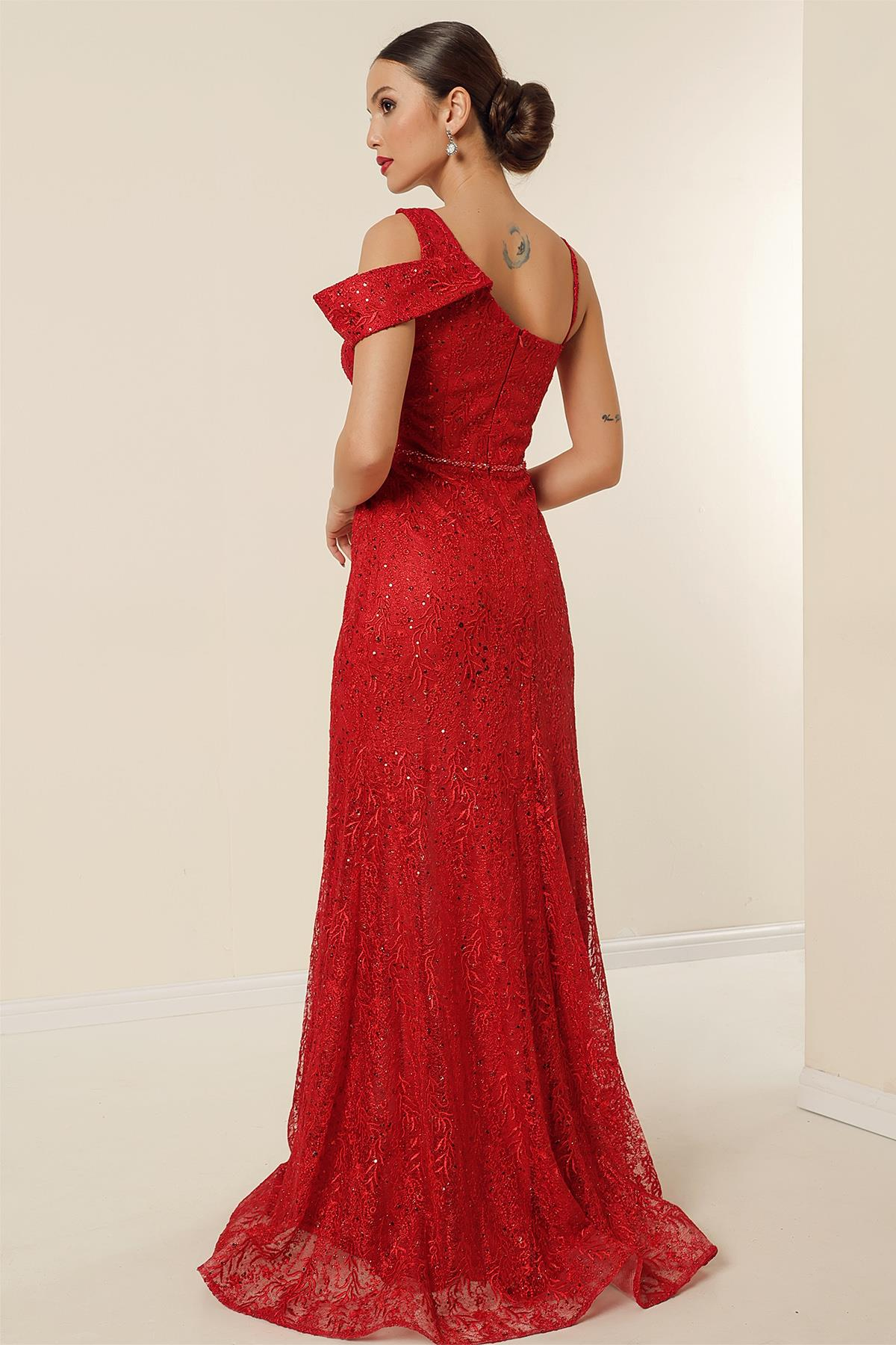 S-23K3800001Tek Taraf İp Askılı Beli Boncuklu Astarlı Pul İşlemeli Önü Yırtmaçlı Uzun Balık Elbise