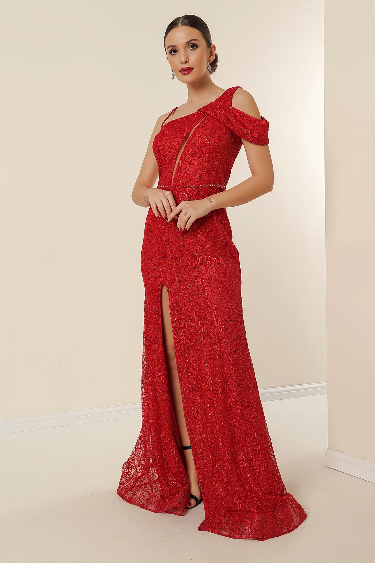 S-23K3800001Tek Taraf İp Askılı Beli Boncuklu Astarlı Pul İşlemeli Önü Yırtmaçlı Uzun Balık Elbise