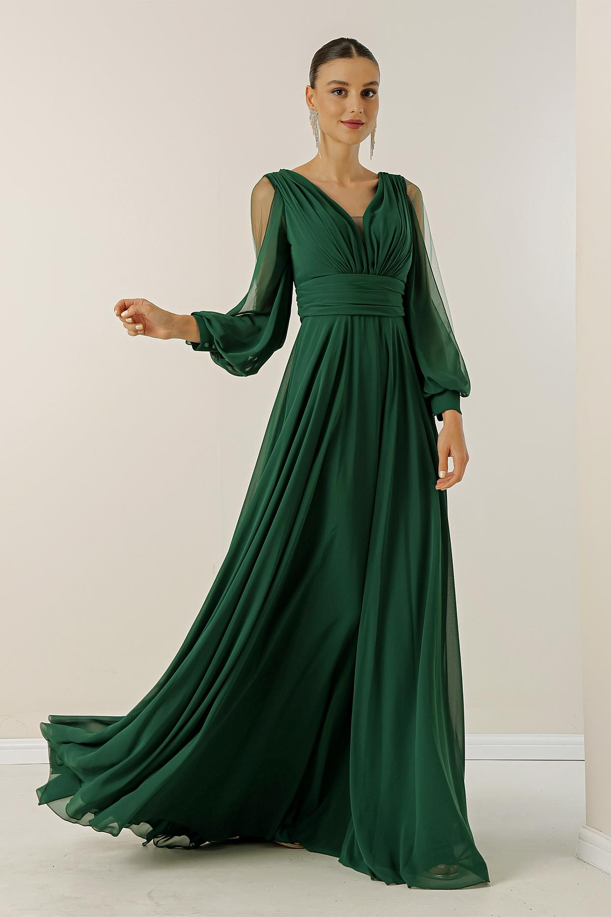 S-23K3800015Ön Arka V Yaka Önü Drapeli Kolları Tül Astarlı Geniş Beden Aralıklı Uzun Şifon Elbise