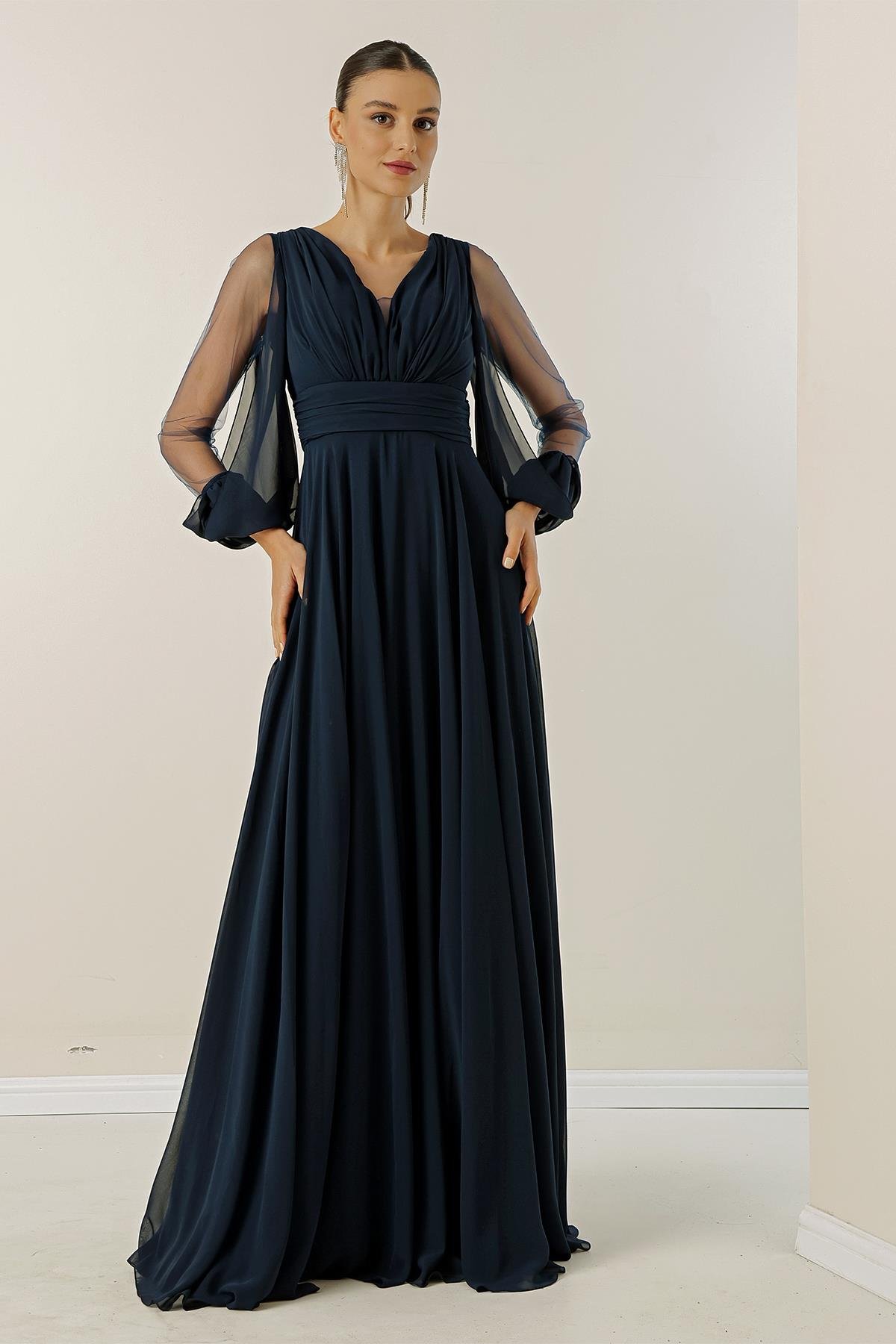 S-23K3800015Ön Arka V Yaka Önü Drapeli Kolları Tül Astarlı Geniş Beden Aralıklı Uzun Şifon Elbise