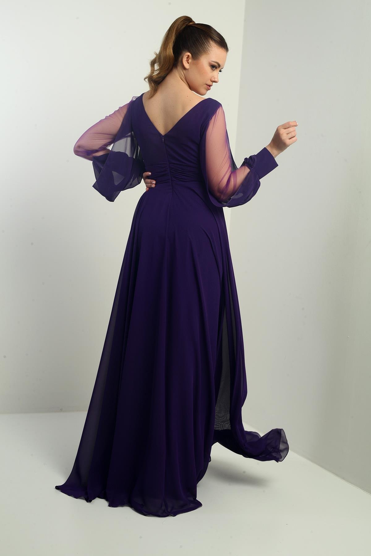 S-23K3800015Ön Arka V Yaka Önü Drapeli Kolları Tül Astarlı Geniş Beden Aralıklı Uzun Şifon Elbise