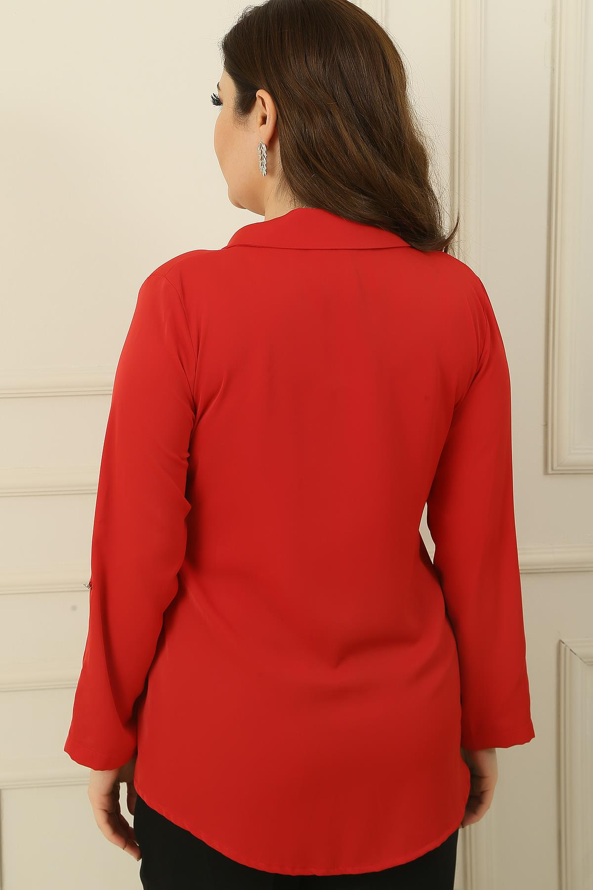 S-23K4040032Önü Metal Düğmeli Tek Cepli Truvakar Kol Deri Detaylı Büyük Beden Gömlek