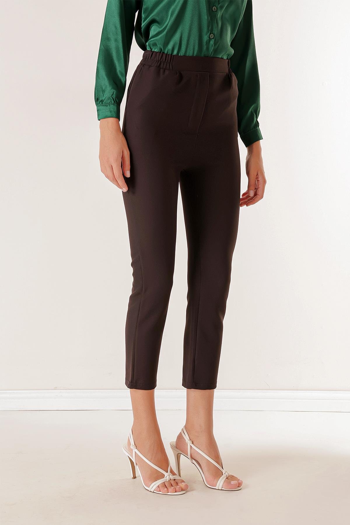 S-23K4140008Double Pocketed Elastic Waist Pants