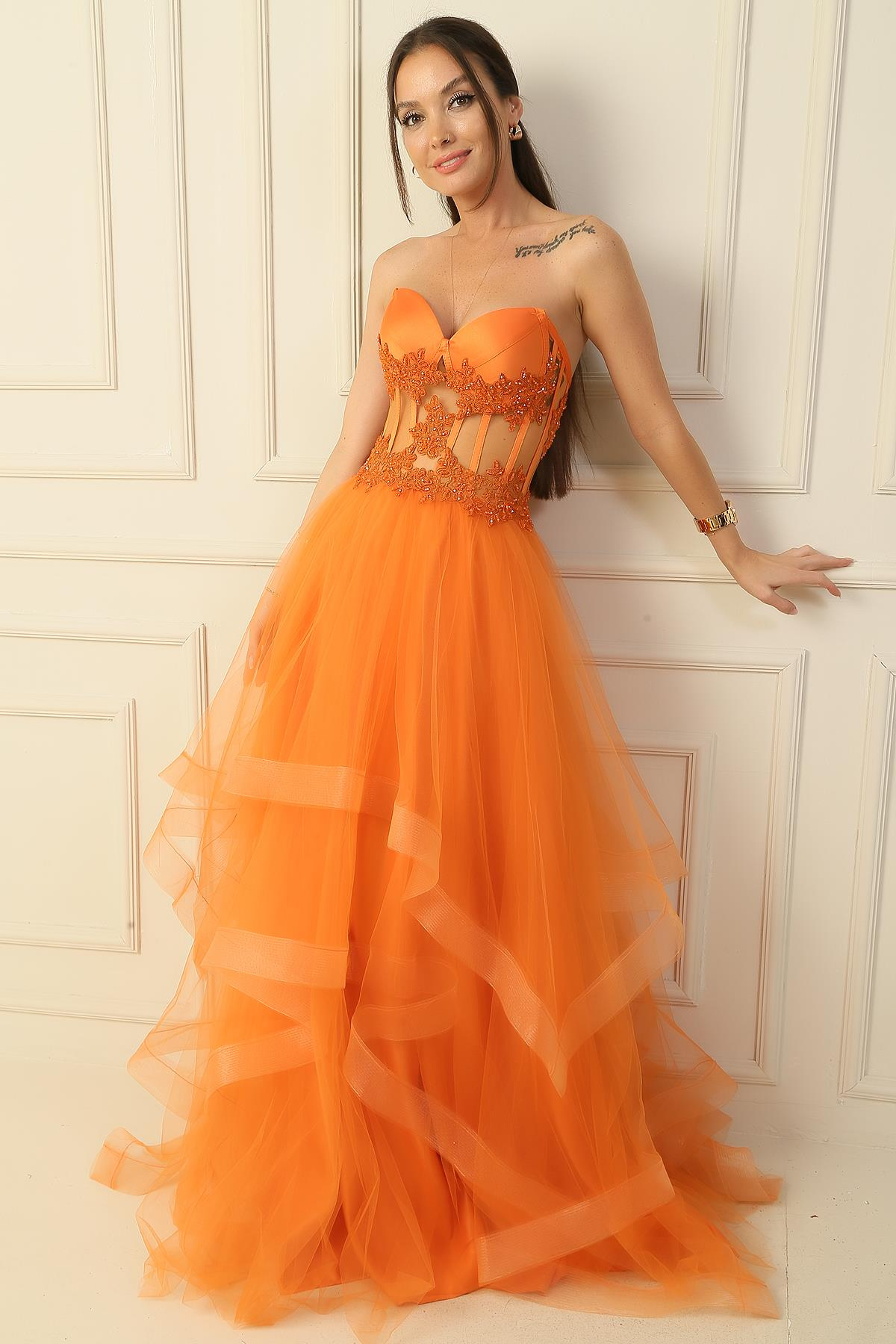 S-23K4150001Üstü Boncuk İşlemeli Transparan Kat Kat Tül Tafta Uzun Abiye Elbise