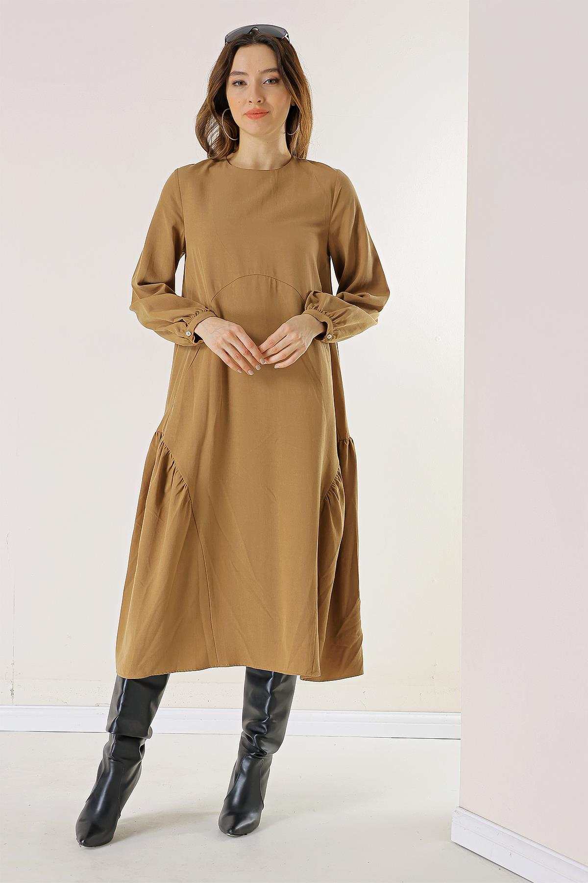 S-23K4220002Kolu Düğmeli Cepli Fırfırlı Liyocel Elbise