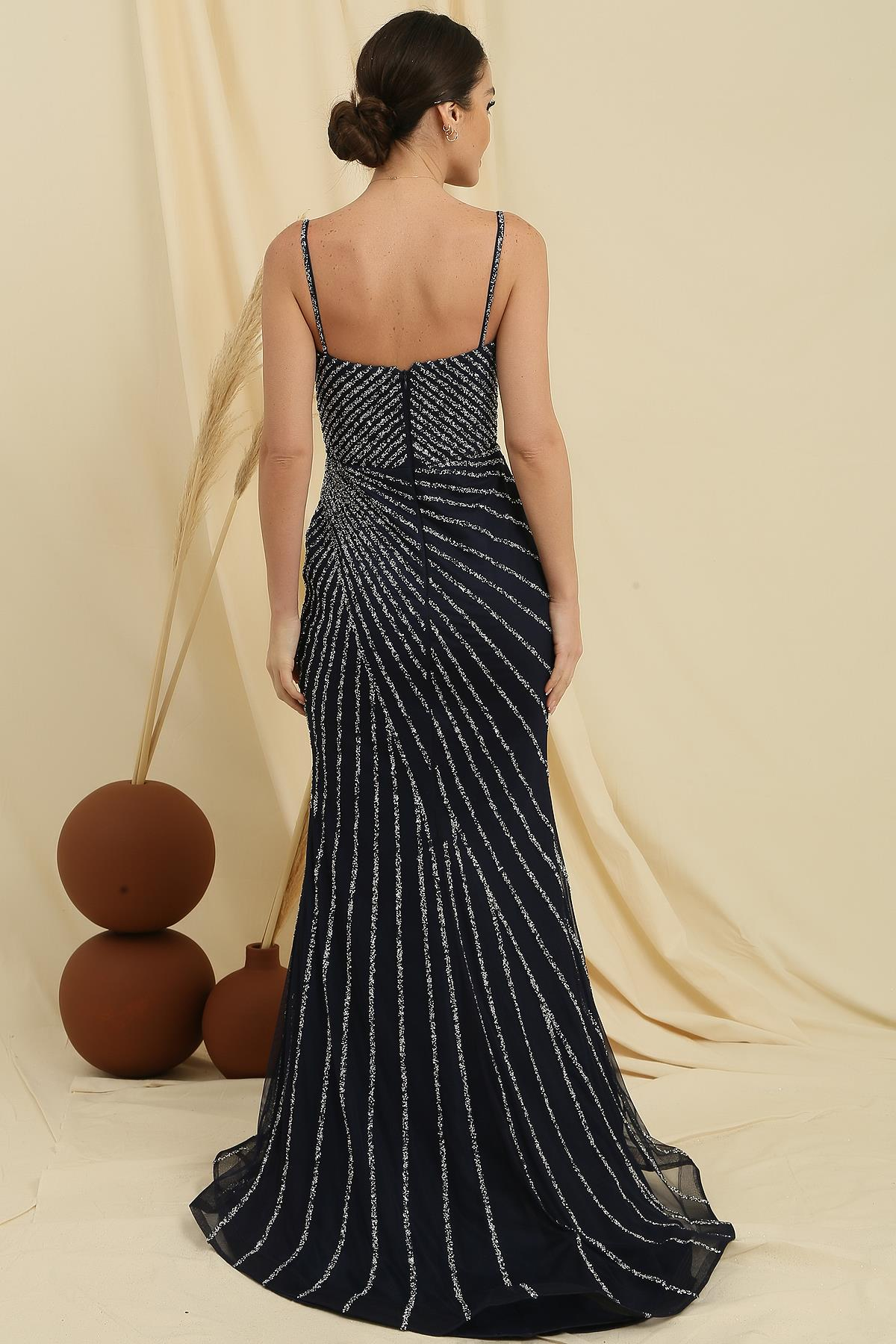 S-23K4240003İp Askılı Önü Yırtmaçlı Astarlı Taş İşlemeli Balık Elbise