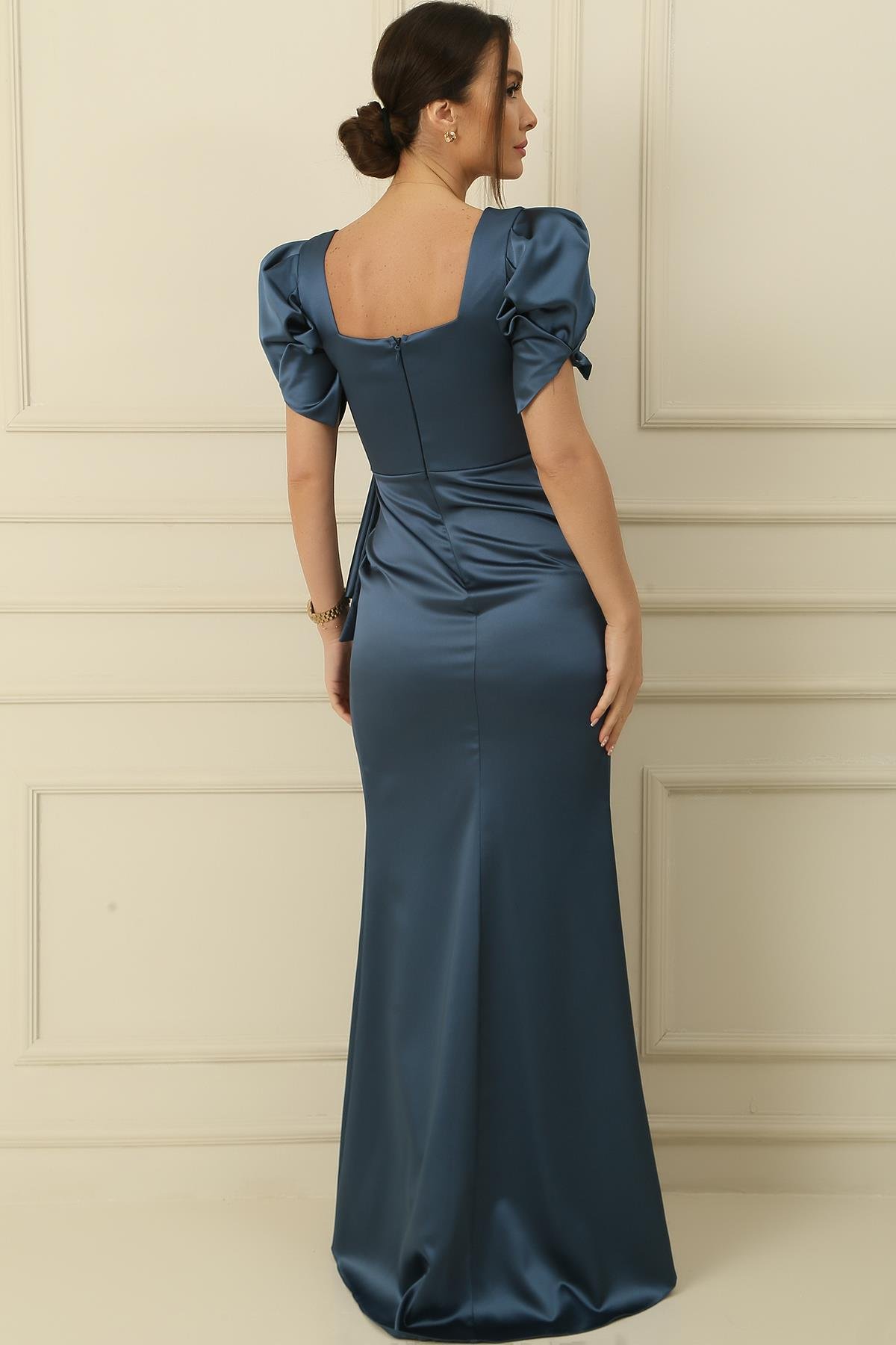 S-24K0230005Kare Yaka Karpuz Kol Önü Drapeli Saten Uzun Kalem Elbise