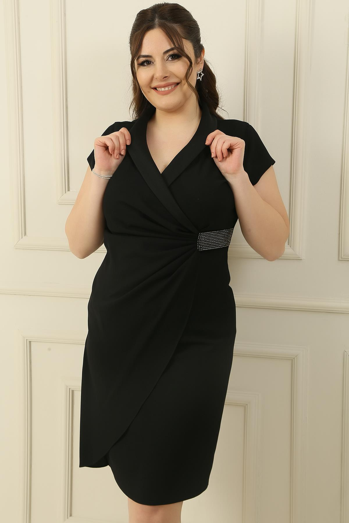 S-24K0230010Tırnak Kol Beli Taşlı Astarlı Büyük Beden Krep Elbise