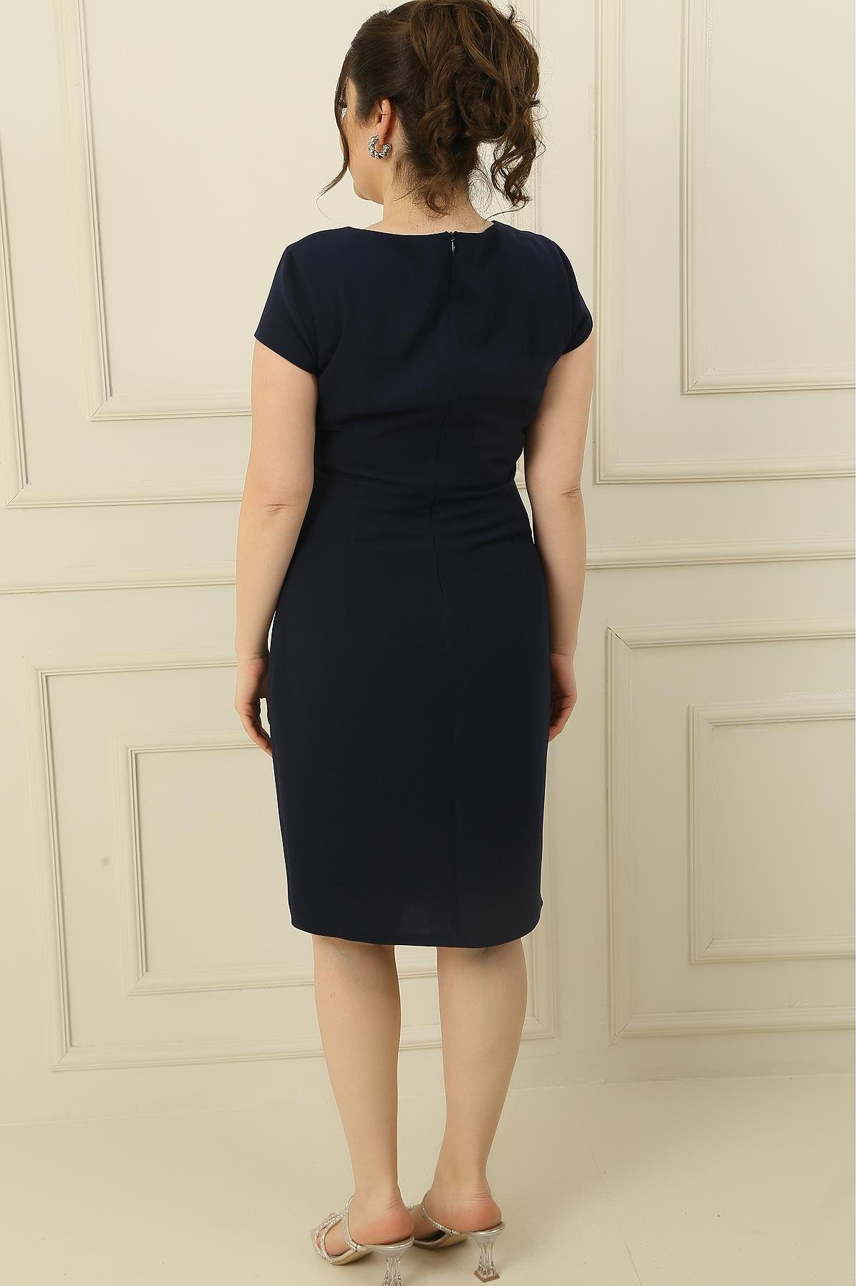 S-24K0230011Stone Lined Pleated At The Front Of The Lane At The Front Of The Arm Quotation Oversized Crepe Dress