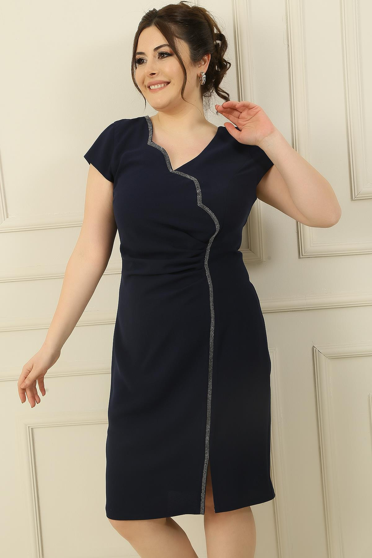 S-24K0230011Stone Lined Pleated At The Front Of The Lane At The Front Of The Arm Quotation Oversized Crepe Dress