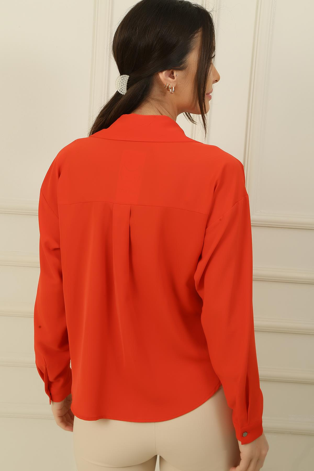 S-24K0840003Önü Düğümlü Mikro Saten Gömlek