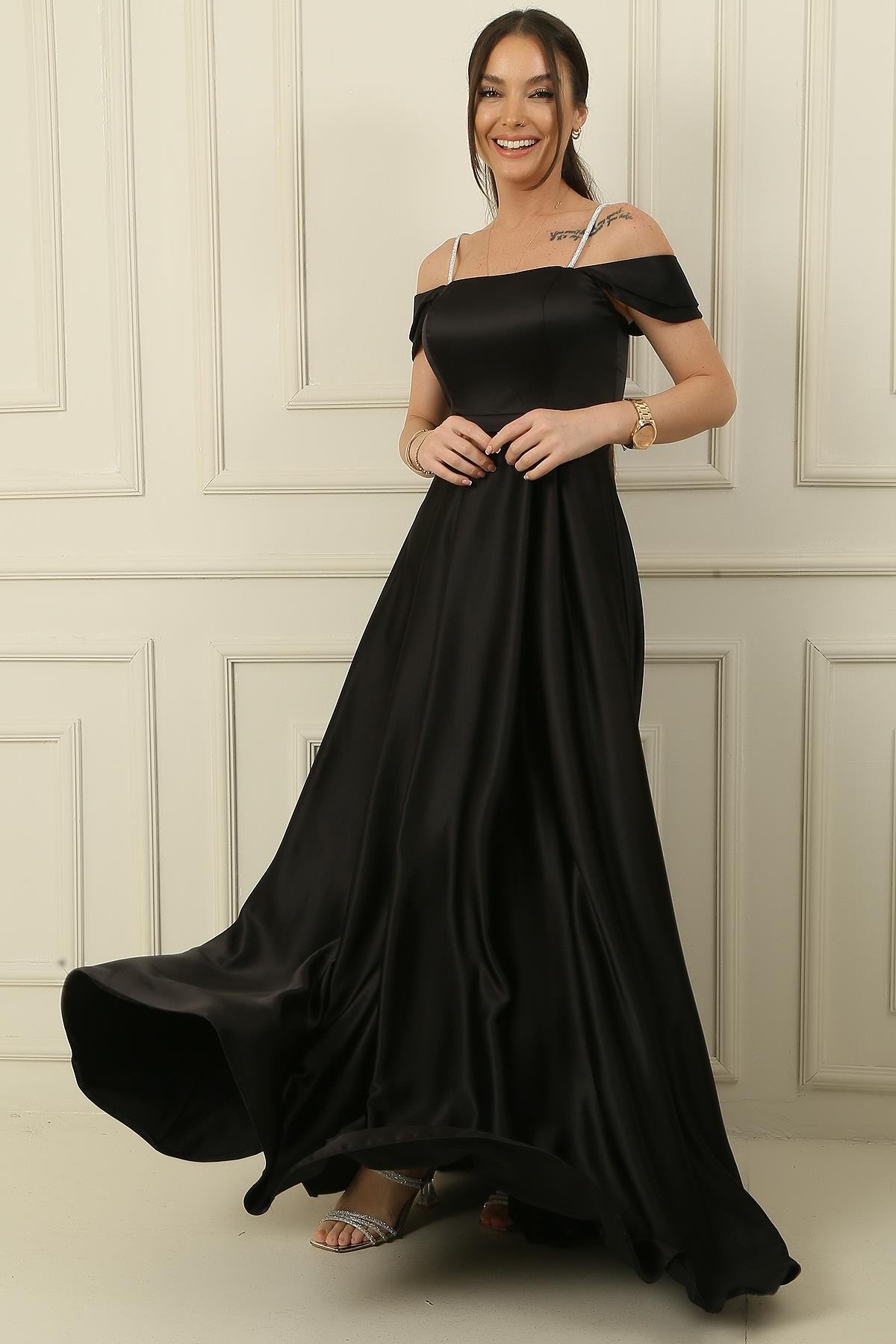 S-24K1210001Askılı Taş Detaylı Kare Yaka Astarlı Uzun Saten Elbise