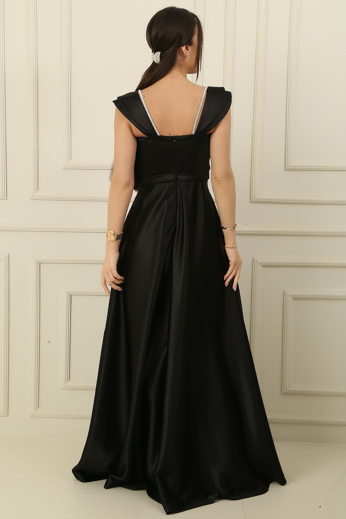 S-24K1210001Askılı Taş Detaylı Kare Yaka Astarlı Uzun Saten Elbise