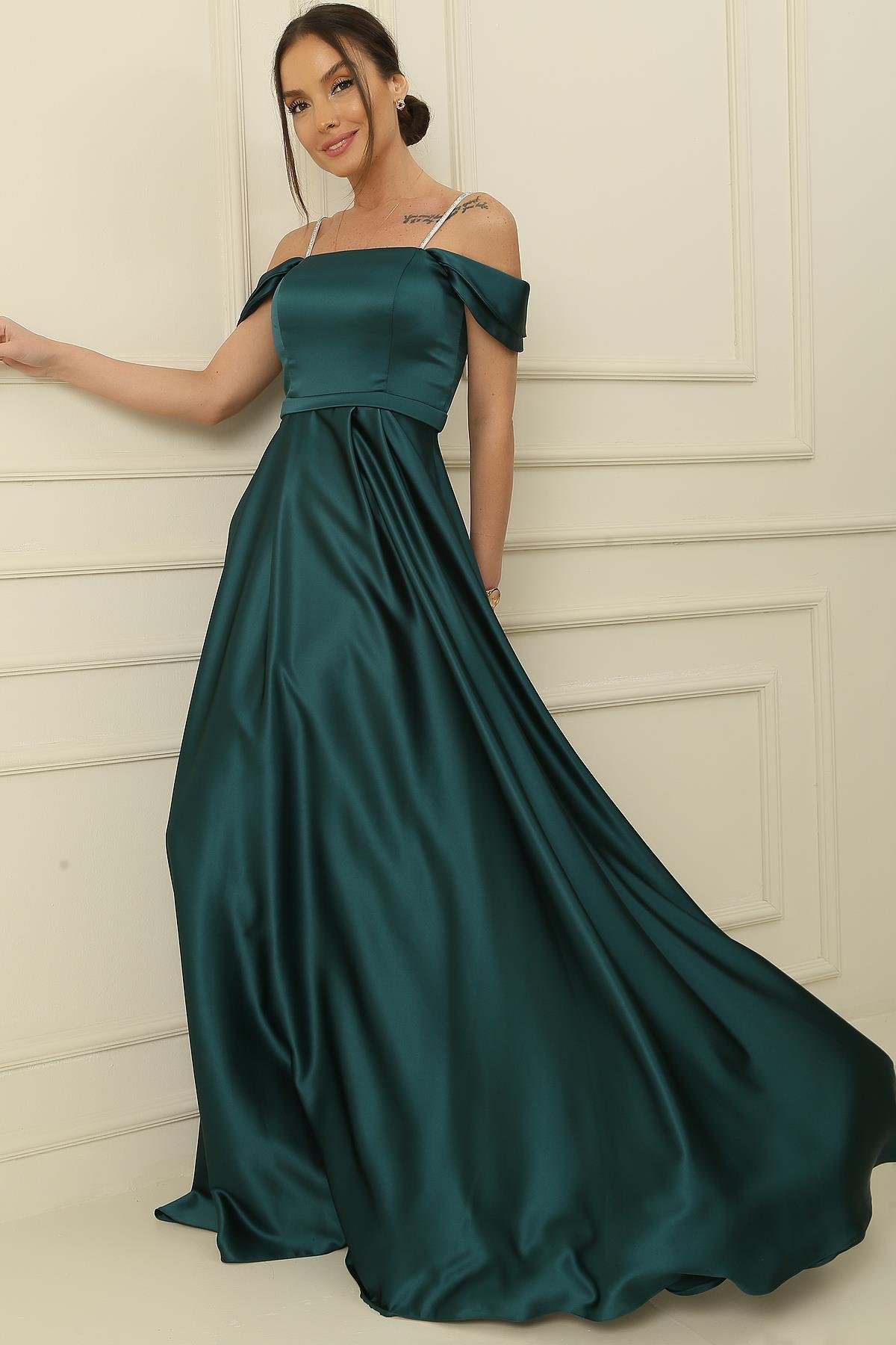 S-24K1210001Askılı Taş Detaylı Kare Yaka Astarlı Uzun Saten Elbise